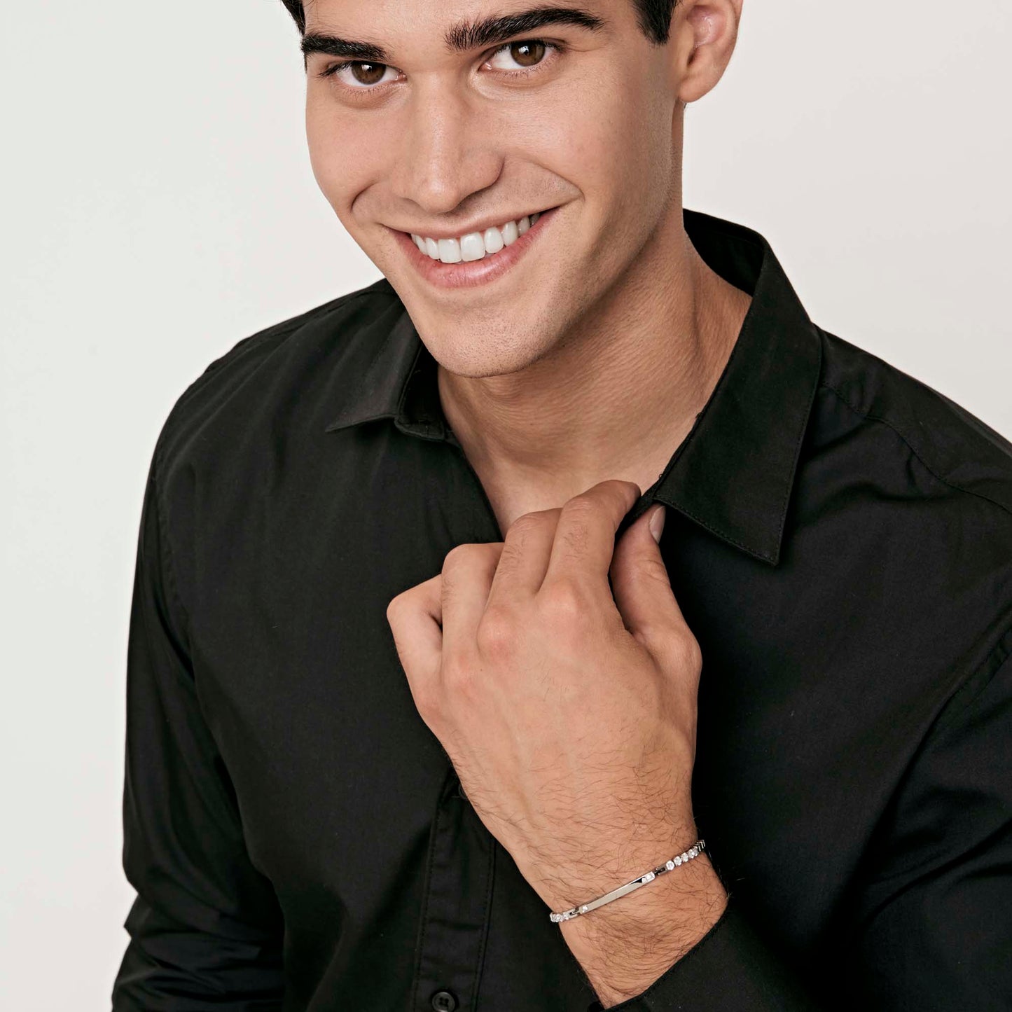 PULSERA DE ACERO PARA HOMBRE CON PLACA Y CRISTALES BLANCOS