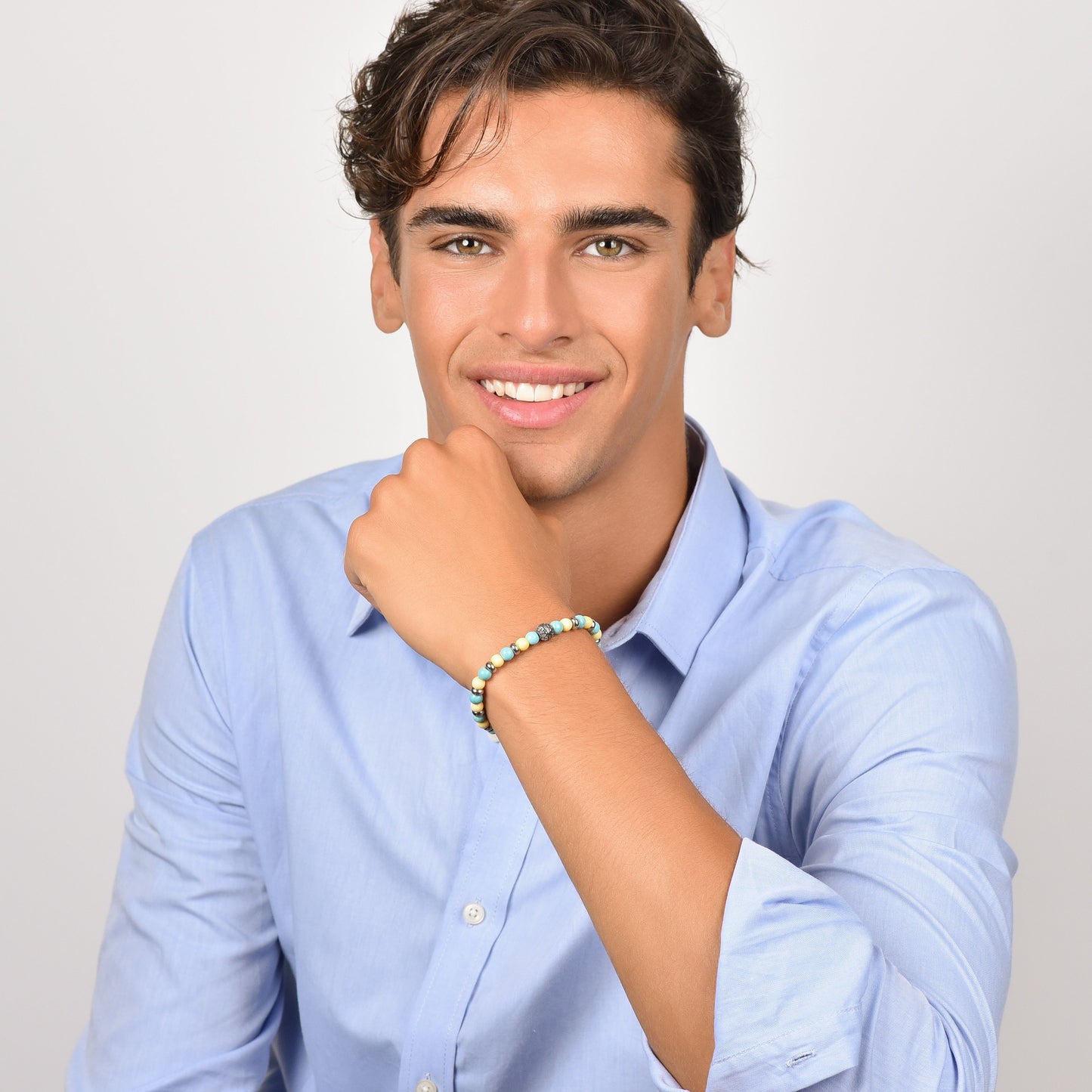 PULSERA ELÁSTICA DE HOMBRE CON PIEDRAS TURQUESAS Y AMARILLAS Y ELEMENTOS DE ACERO