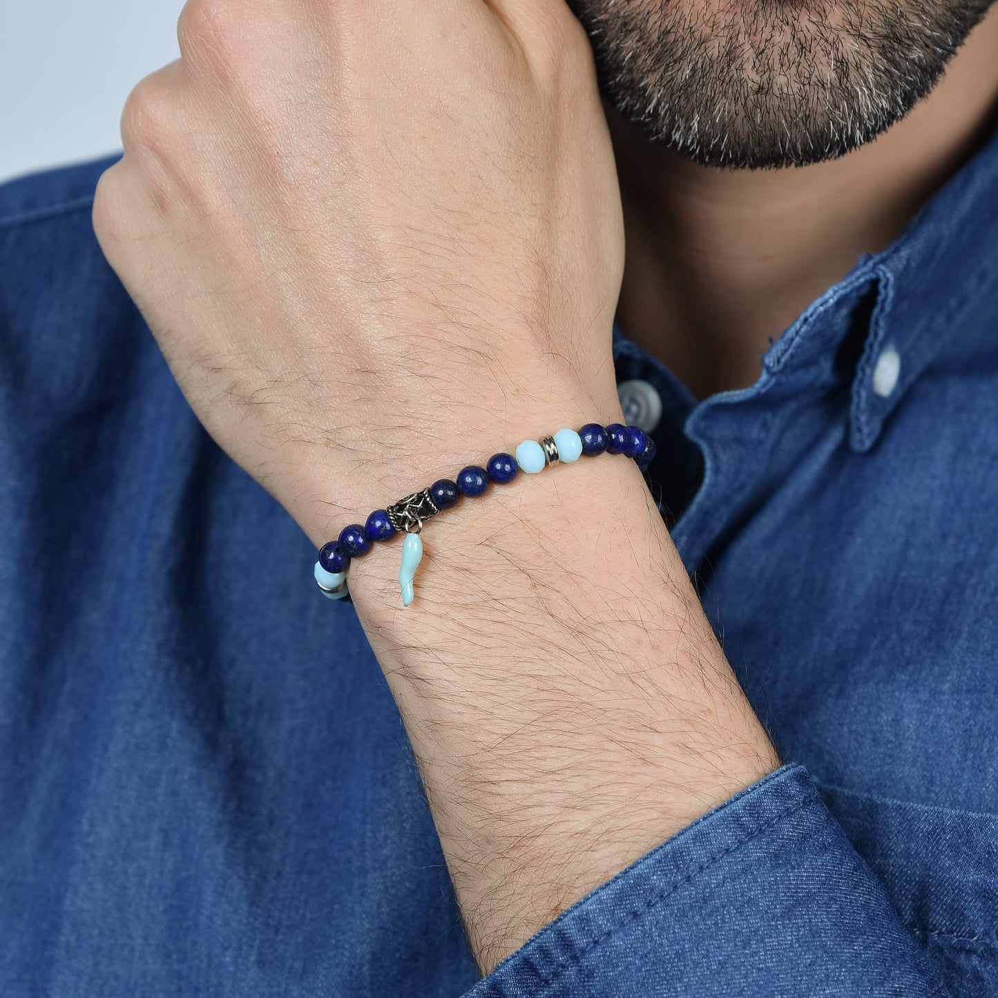 PULSERA ELÁSTICA DE HOMBRE CON PIEDRAS AZULES Y VERDES Y CUERNO TURQUESA