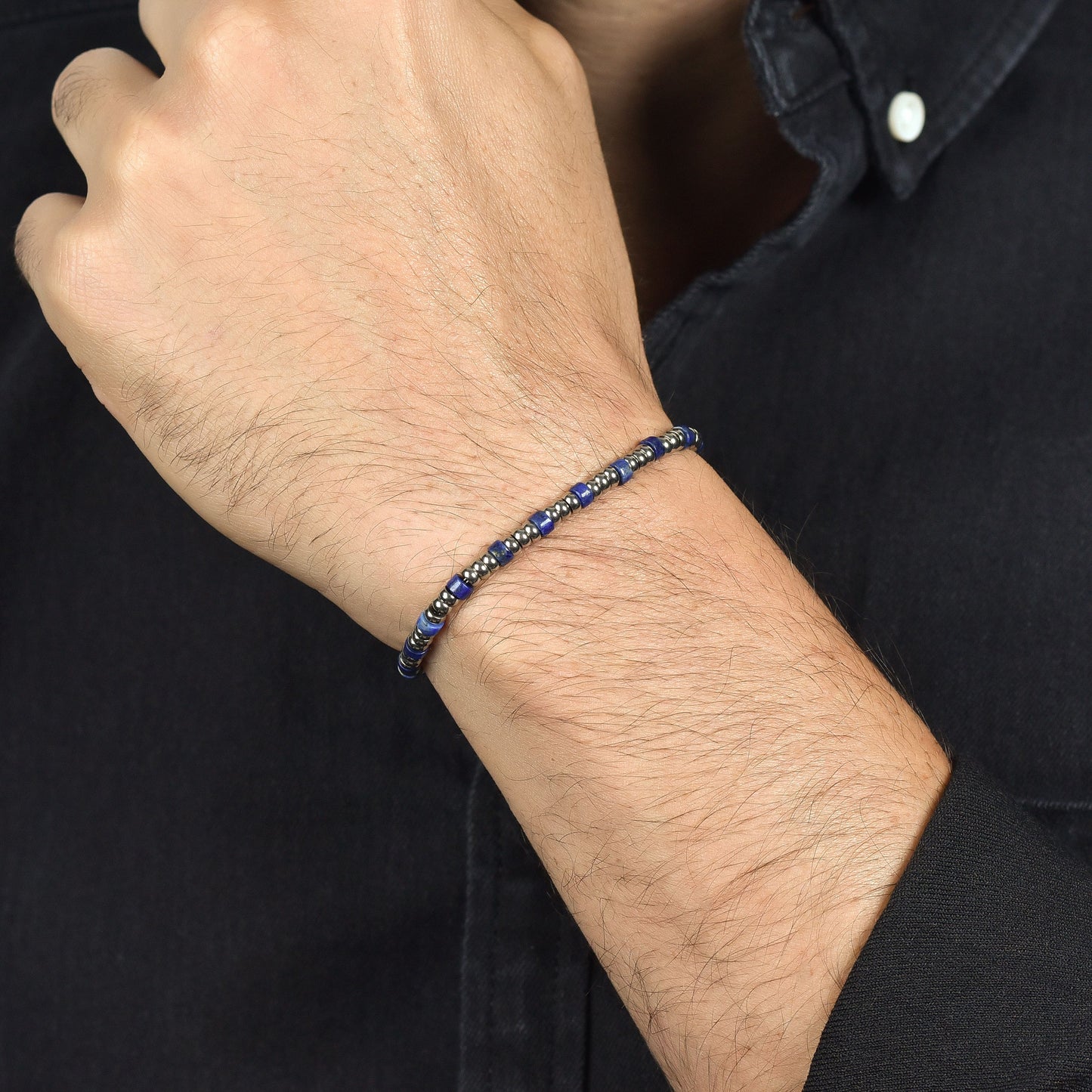 PULSERA DE ACERO PARA HOMBRE CON ELEMENTOS PLATEADOS Y PIEDRAS AZULES