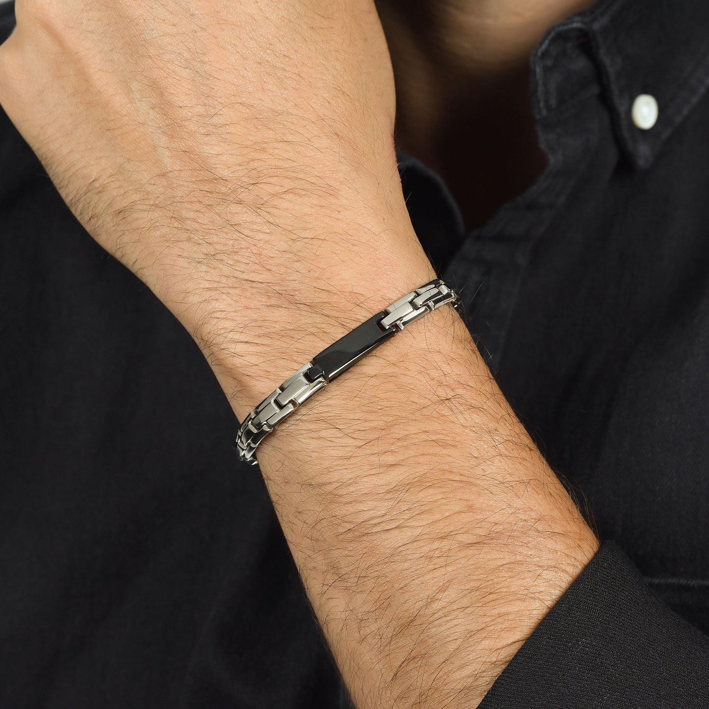 BRAZALETE DE ACERO PARA HOMBRE CON PLACA IP NEGRA