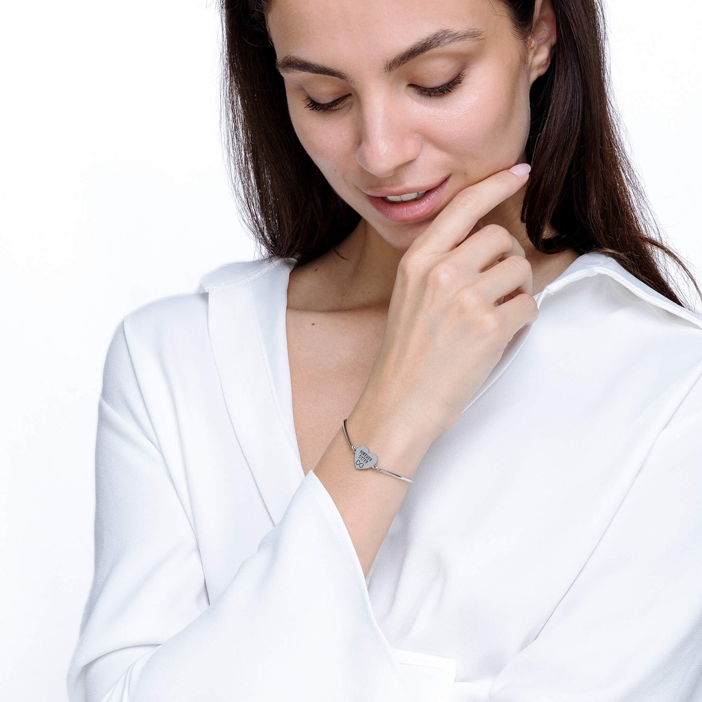 BRAZALETE DE ACERO PARA SEÑORAS CON LA INSCRIPCIÓN "FOREVER SISTER