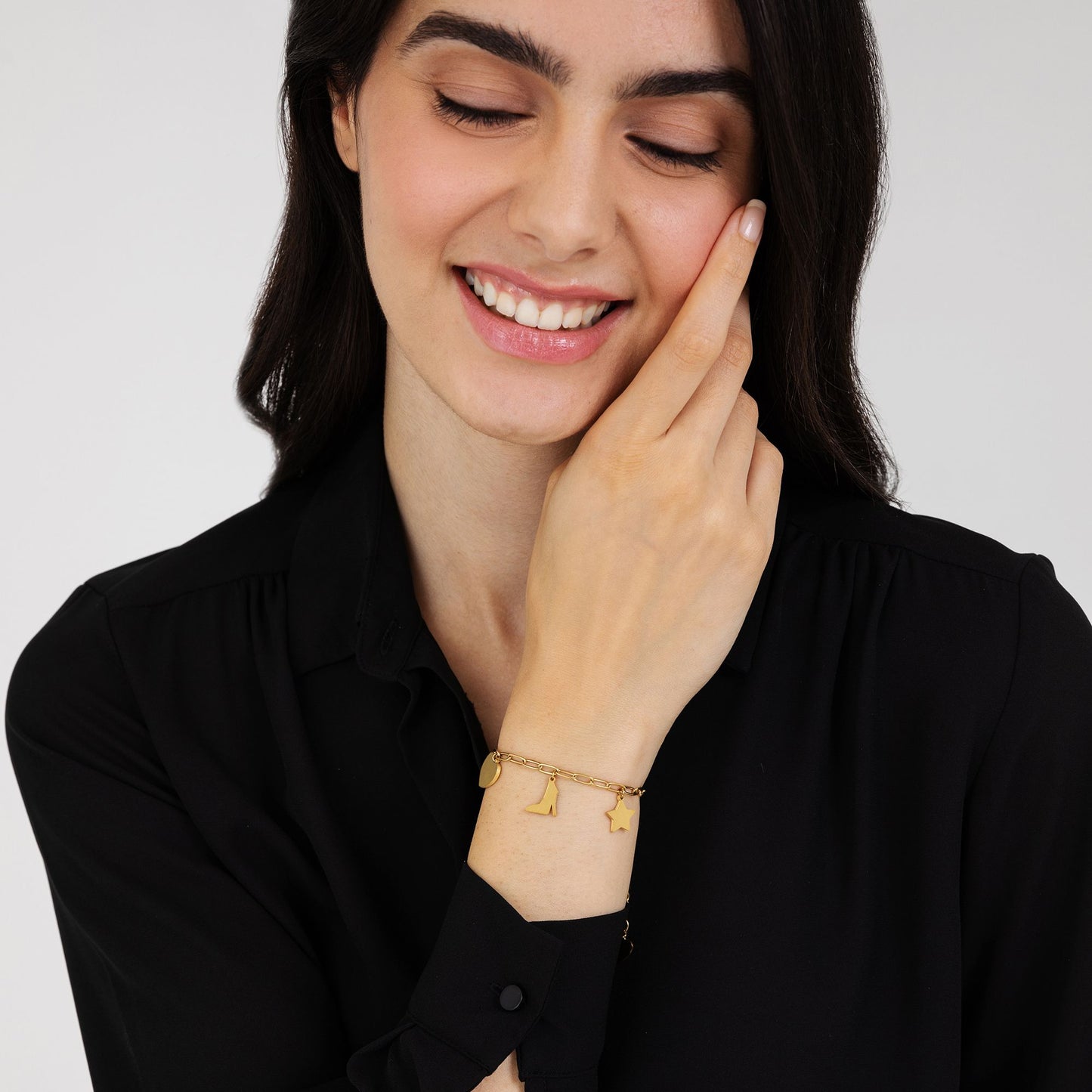 PULSERA DE ACERO DORADO PARA MUJER CON CORAZÓN, ZAPATO Y ESTRELLA