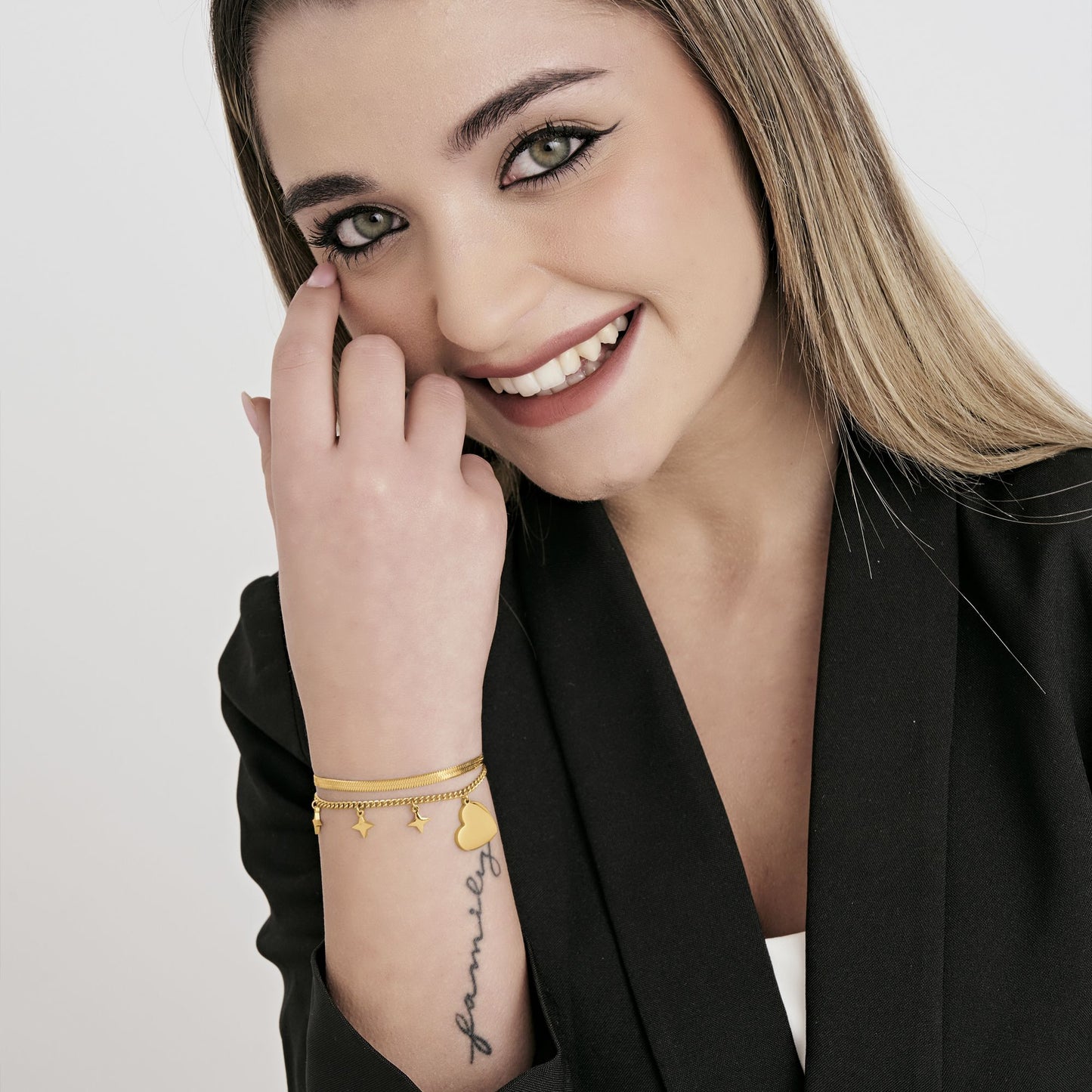 IP PULSERA DE ACERO DORADO PARA MUJER CON CORAZÓN