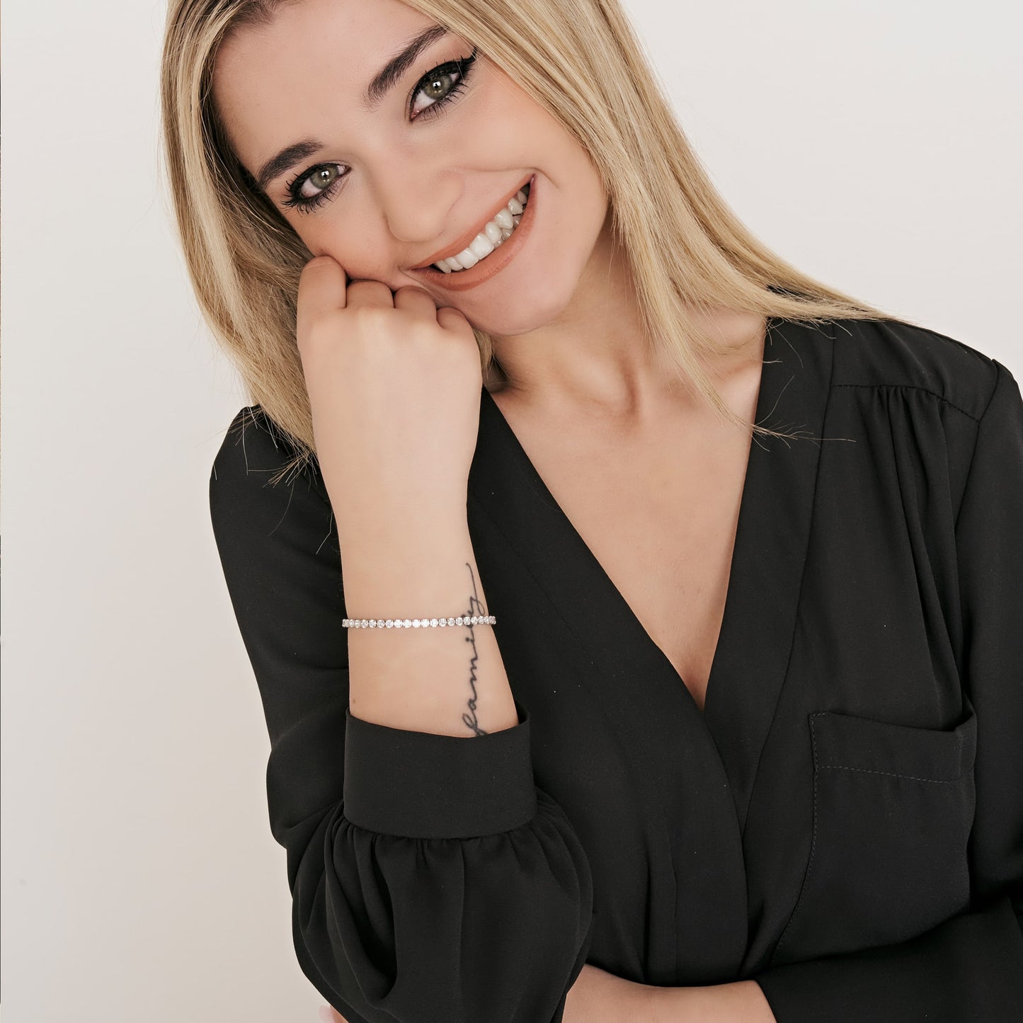 PULSERA DE TENIS DE ACERO PARA MUJER CON CRISTALES BLANCOS