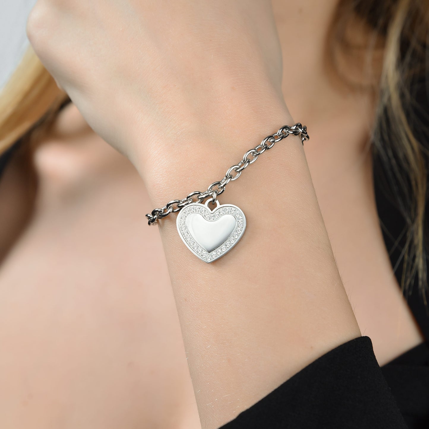 PULSERA DE ACERO DE MUJER CON CORAZÓN Y CRISTALES BLANCOS