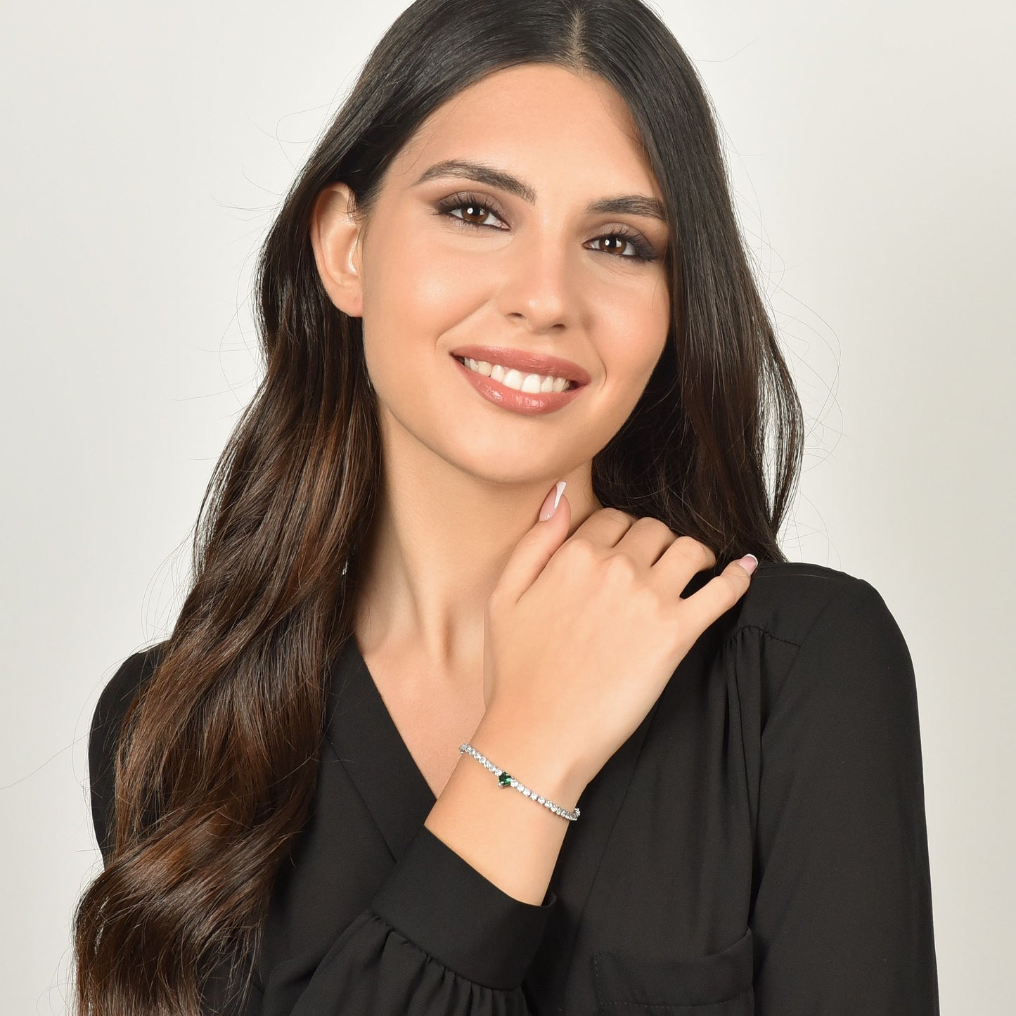 PULSERA DE TENIS DE ACERO PARA MUJER CON CRISTALES BLANCOS Y CORAZÓN DE CRISTAL VERDE