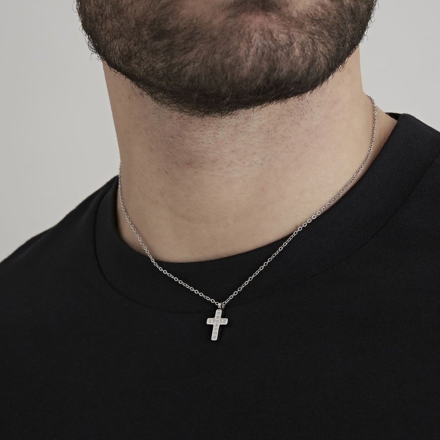 COLLAR DE ACERO PARA HOMBRE CON CRUZ Y CRISTALES BLANCOS