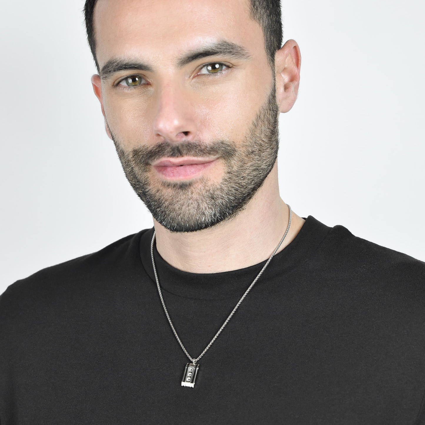 COLLAR DE ACERO PARA HOMBRE CON PLACA DE CRISTAL NEGRO