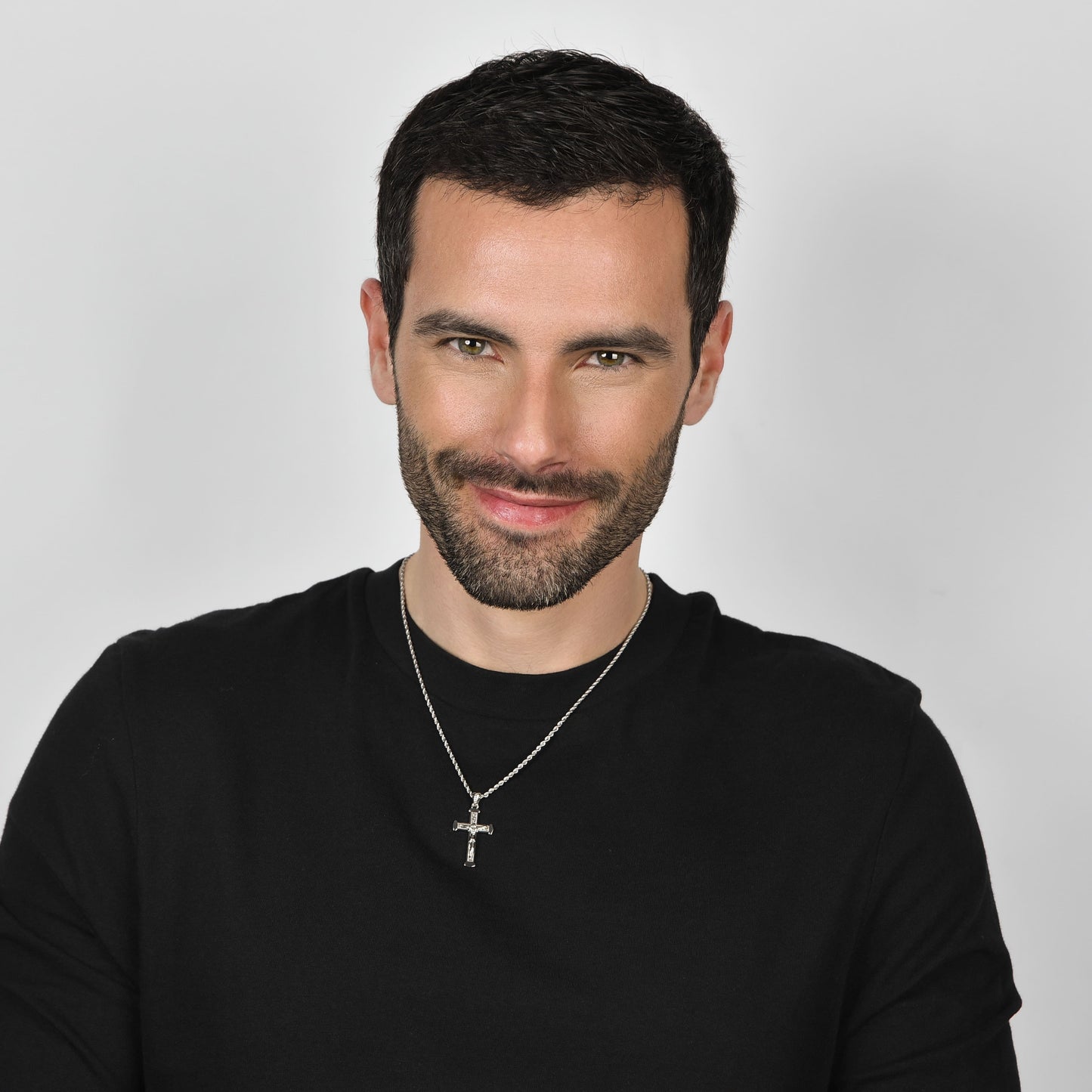 COLLAR DE ACERO PARA HOMBRE CON CRUCIFIJO