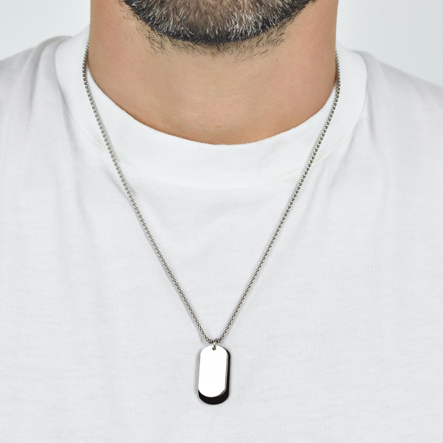 COLLAR DE HOMBRE DE ACERO CON PLACAS DE PLATA Y IP NEGRO