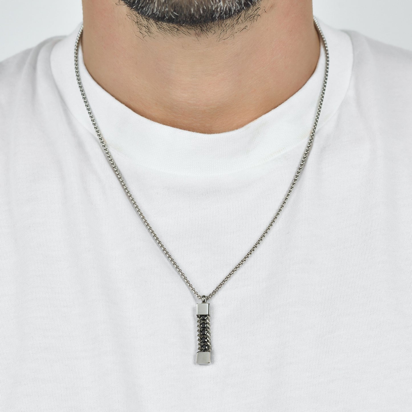 COLLAR ELEMENTO DE ACERO PARA HOMBRE CON CRISTALES NEGROS