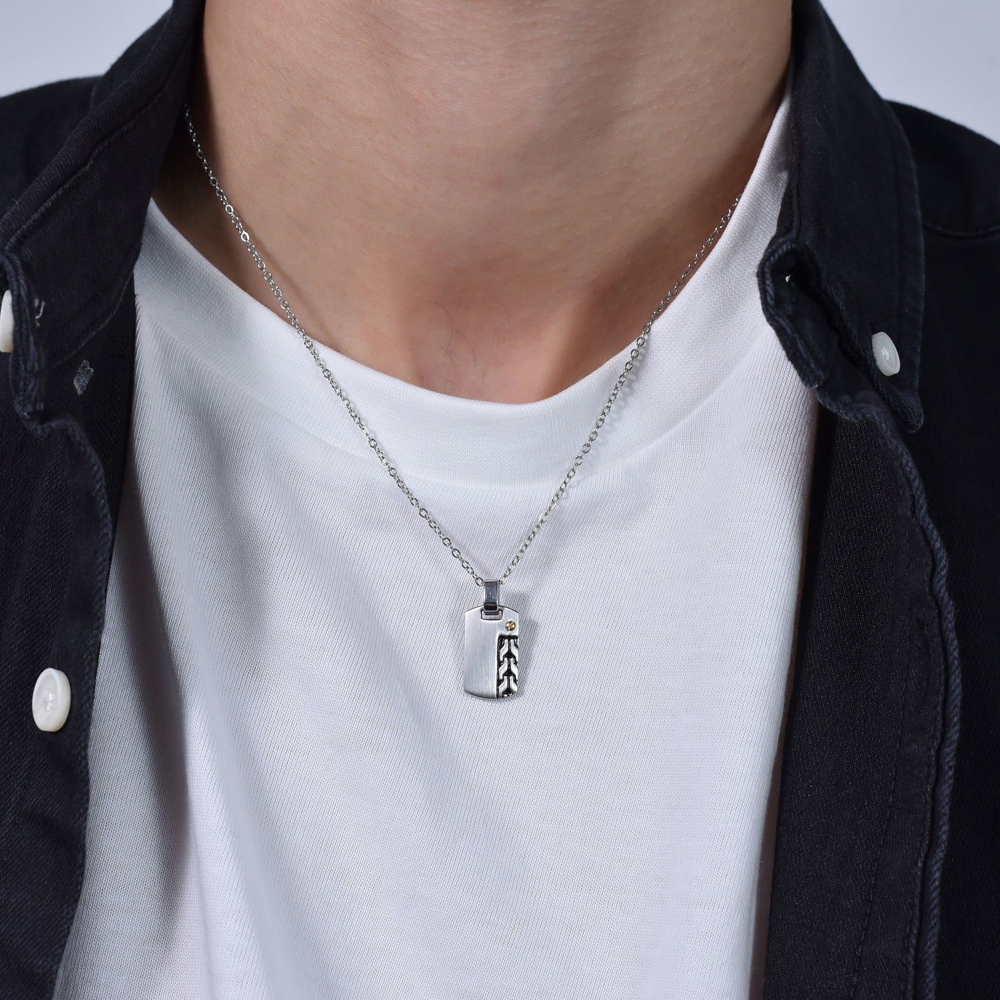 COLLAR DE ACERO PARA HOMBRES CON ELEMENTO