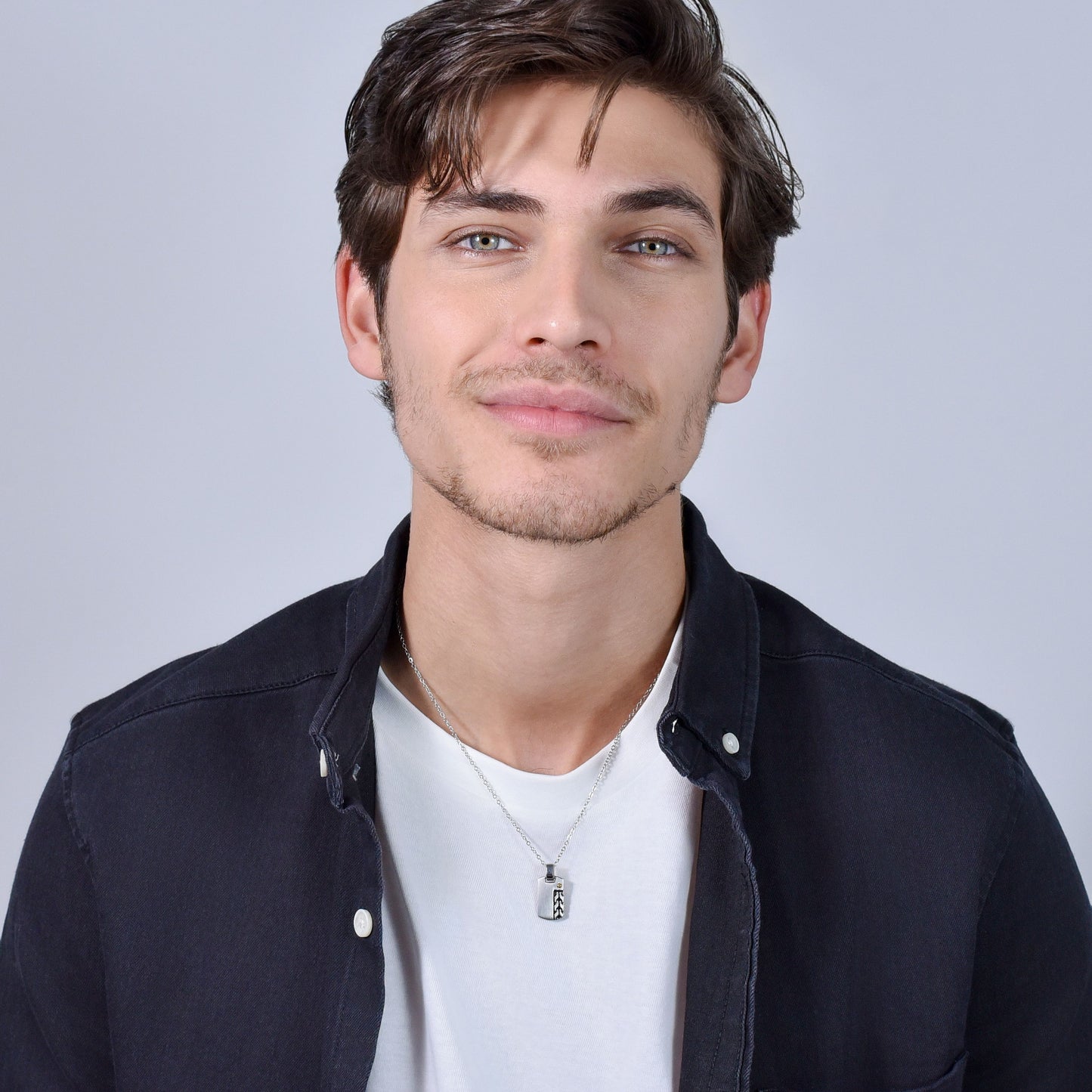 COLLAR DE ACERO PARA HOMBRES CON ELEMENTO