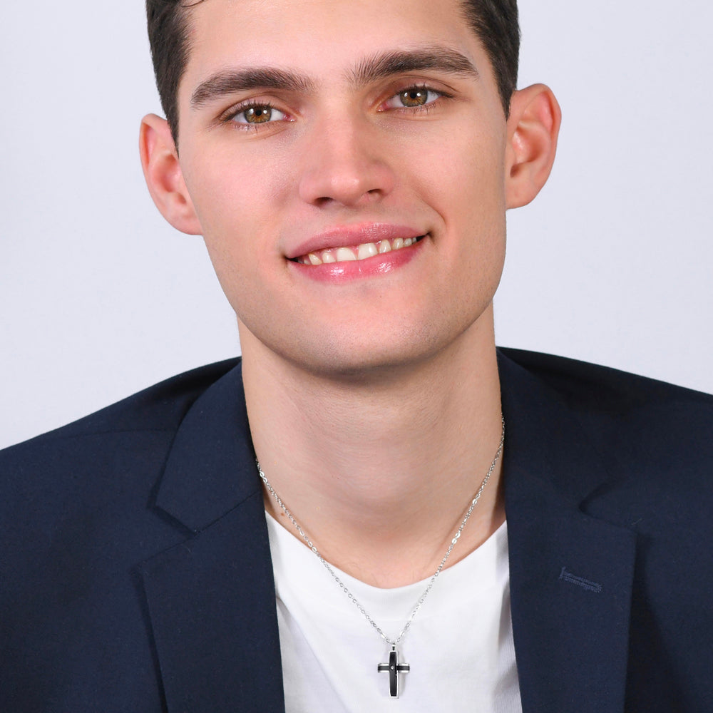 HOMBRE COLLAR DE ACERO CRUZ IP NEGRO Y CIRCONIO CÚBICO