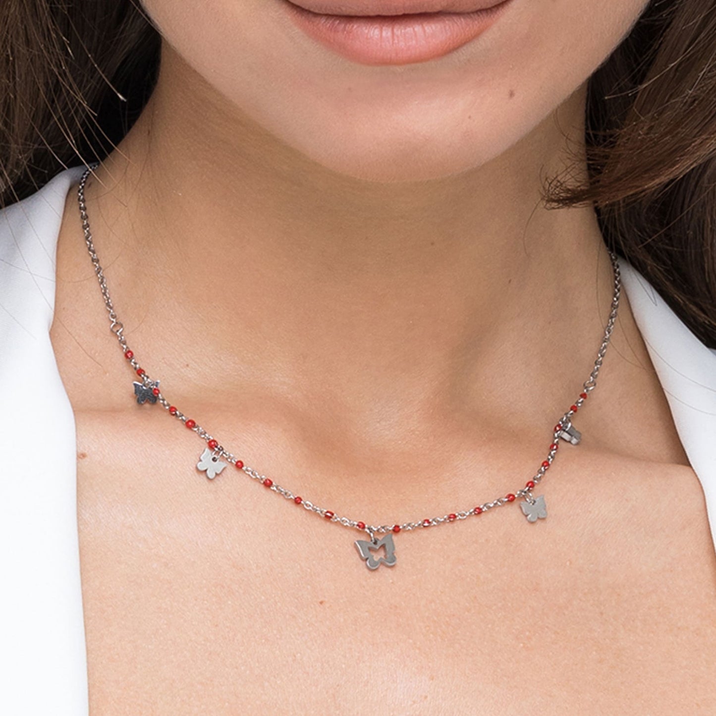 COLLAR DE ACERO CON MARIPOSAS Y PIEDRAS ROJAS