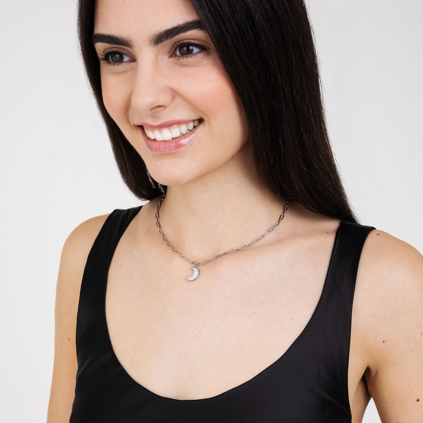 COLLAR DE ACERO PARA MUJER CON LUNA Y CRISTALES BLANCOS