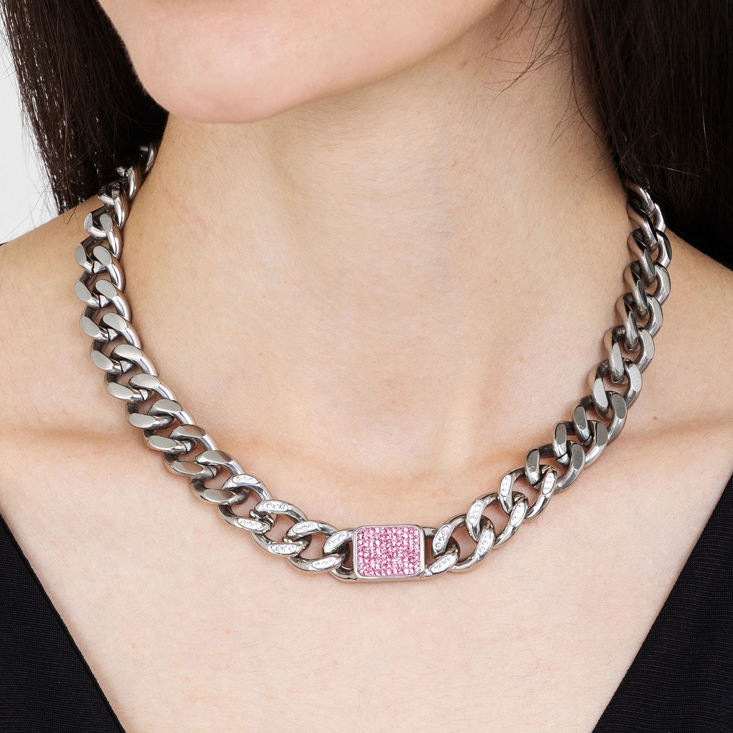 COLLAR DE ACERO PARA MUJER CON CRISTALES FUCSIA