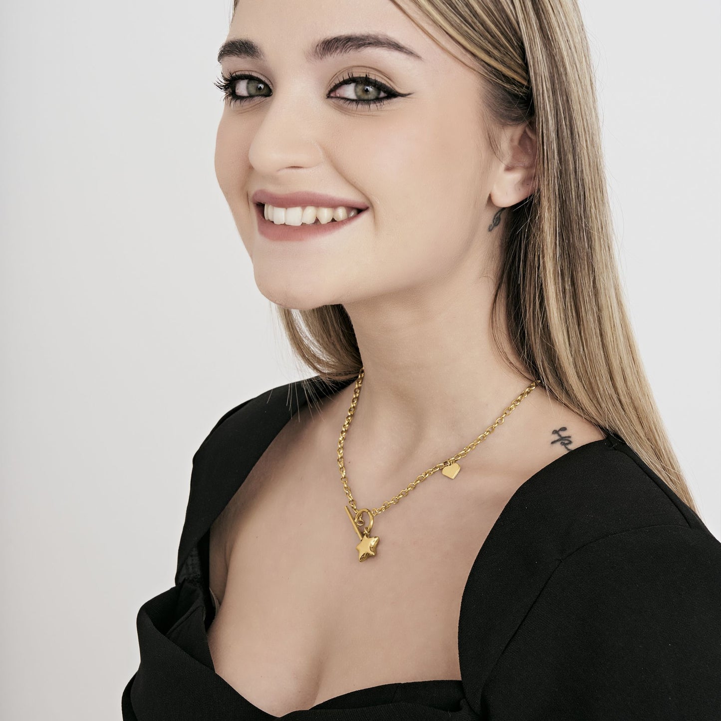 IP COLLAR DE ACERO DORADO PARA MUJER CON ESTRELLA Y CORAZÓN