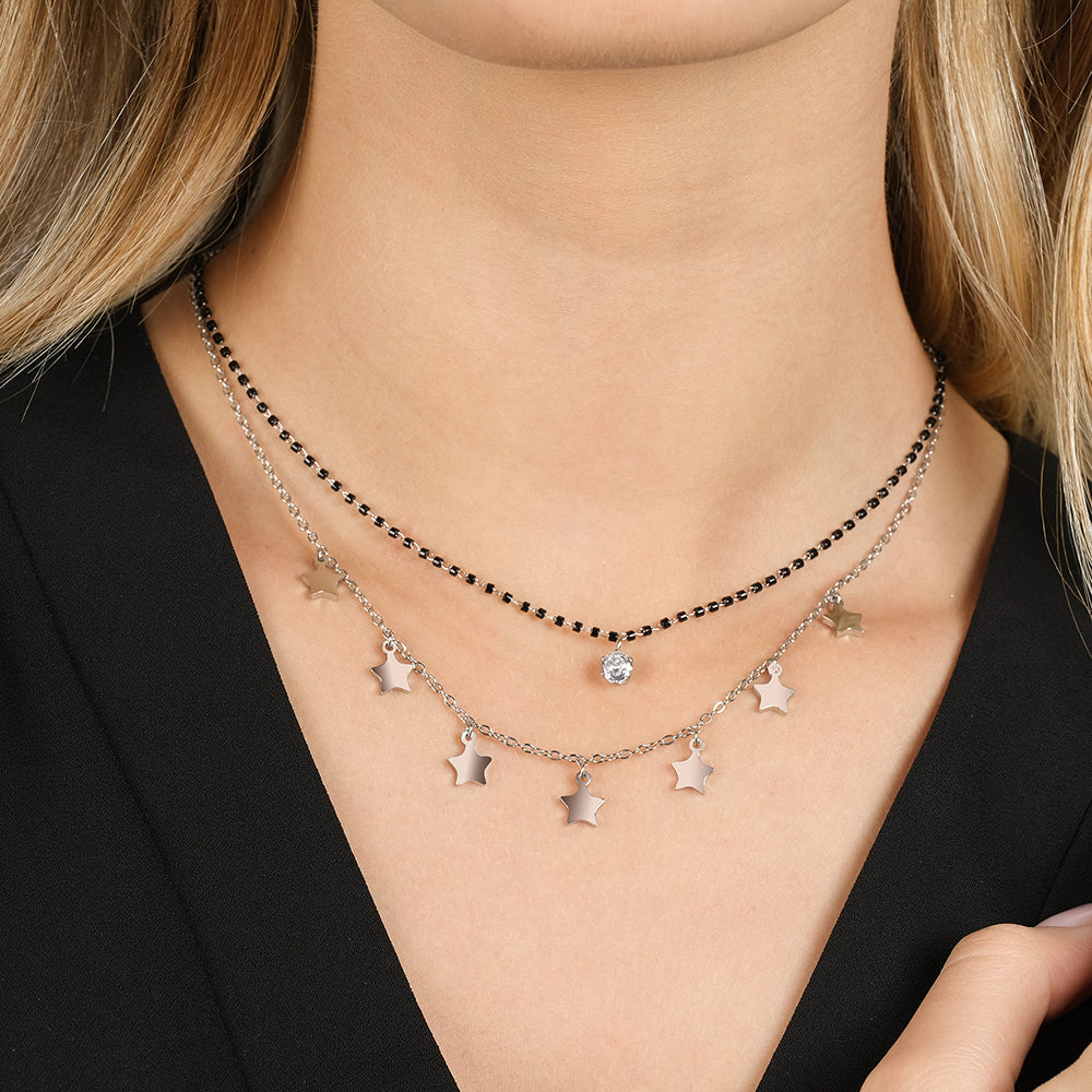 COLLAR DE ACERO PARA MUJER CON ESTRELLAS, ELEMENTOS IP NEGROS Y CRISTAL BLANCO