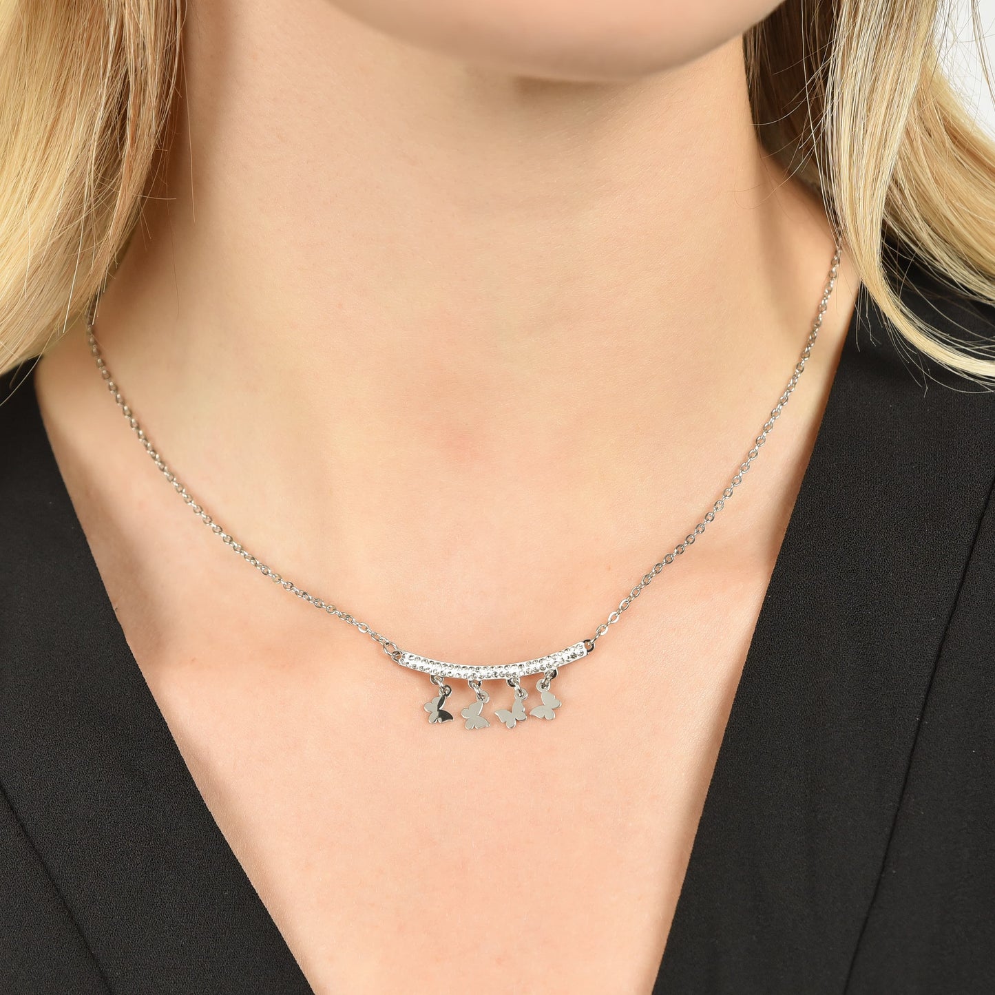 COLLAR DE ACERO PARA MUJER CON COLGANTES DE MARIPOSA