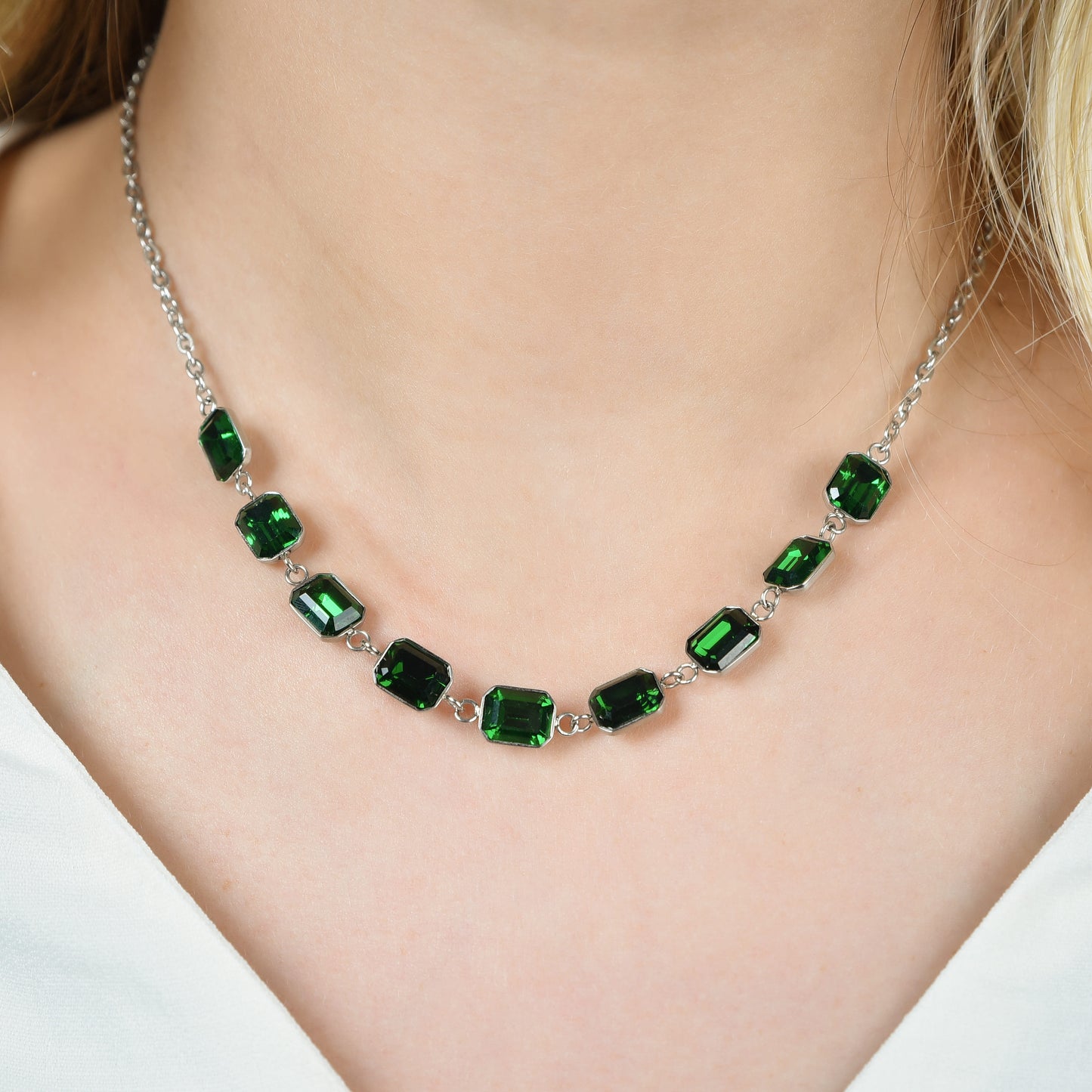 COLLAR DE ACERO PARA MUJER CON CRISTALES VERDES
