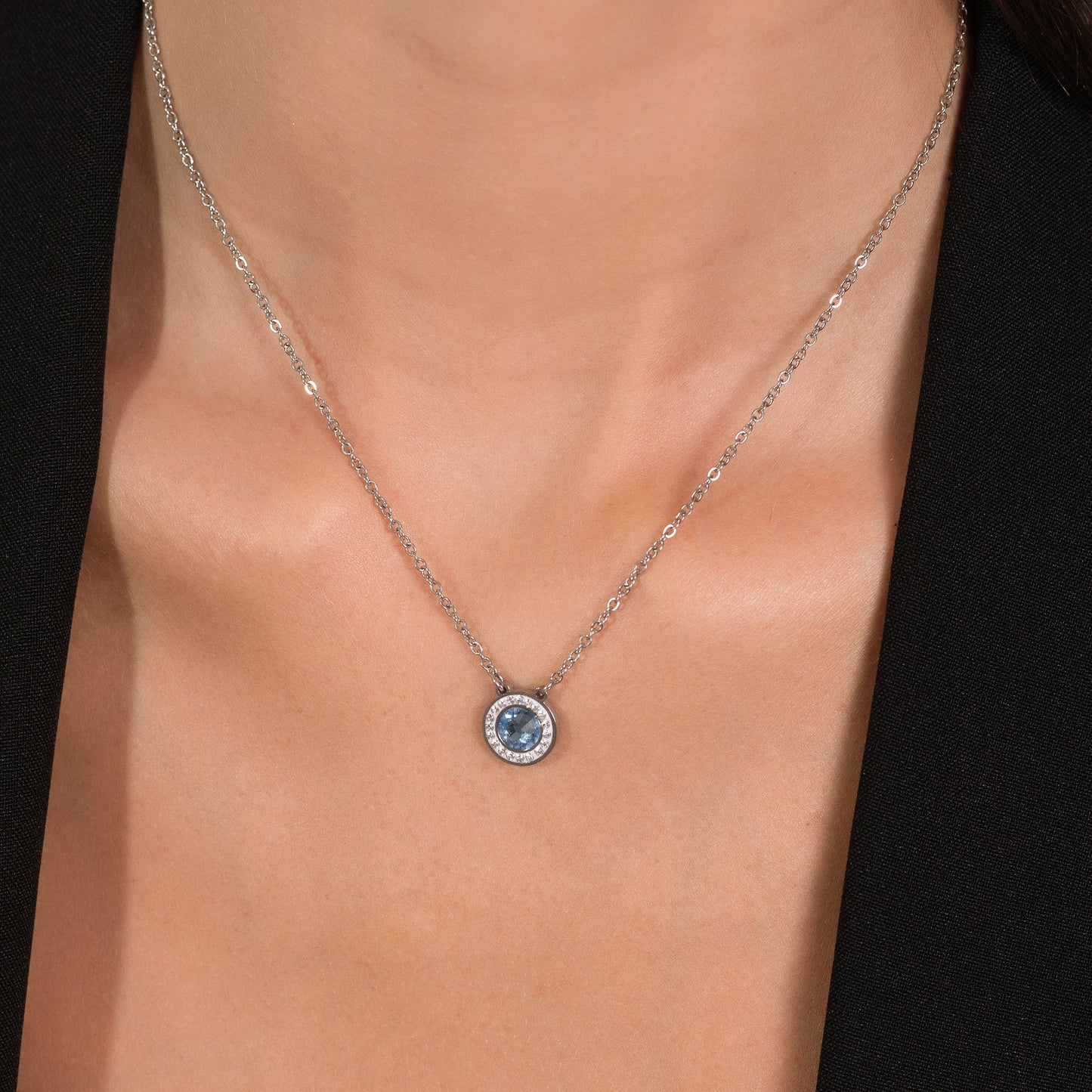 COLLAR DE ACERO PARA MUJER ELEMENTO DE CRISTAL AGUAMARINA Y CRISTALES BLANCOS