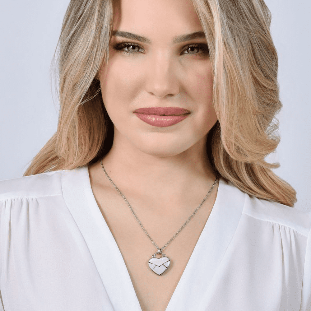 COLLAR DE ACERO PARA MUJER CON LETRA DE CORAZÓN