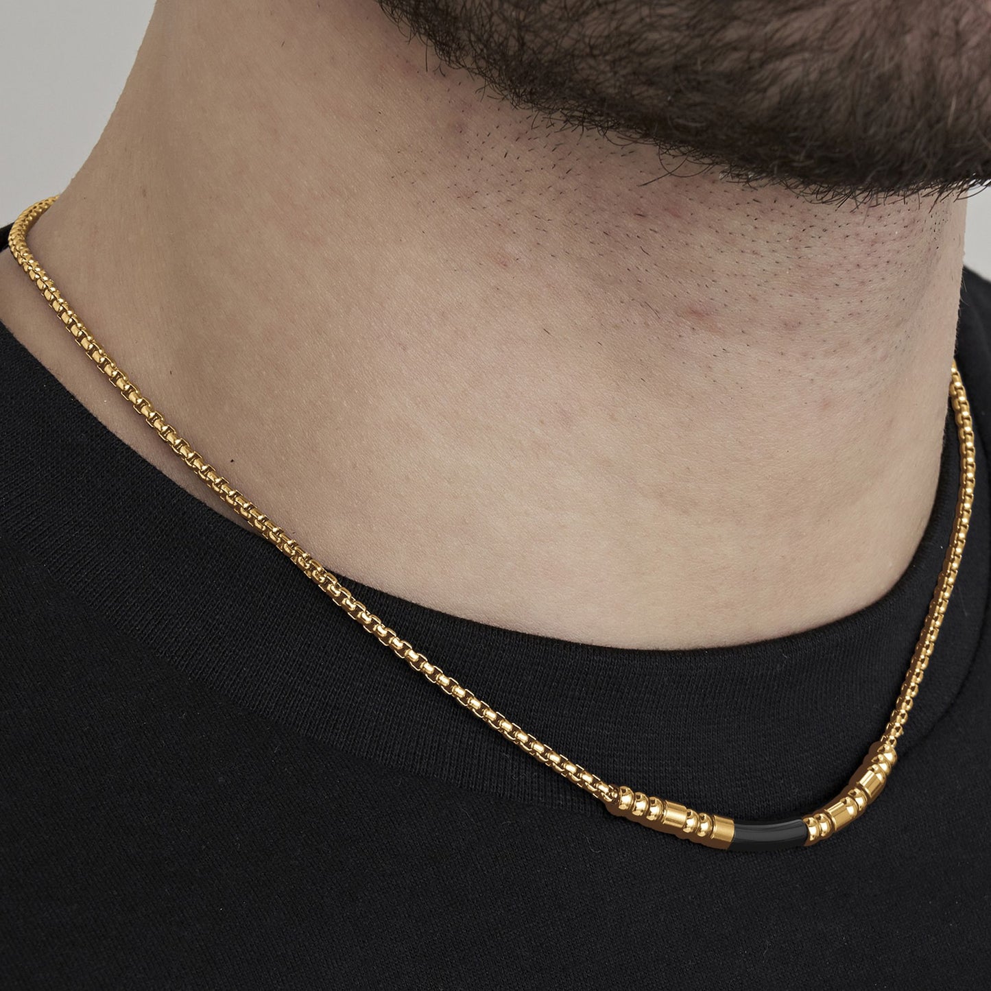 COLLANA UOMO IN ACCIAIO IP GOLD CON ELEMENTO IP NERO