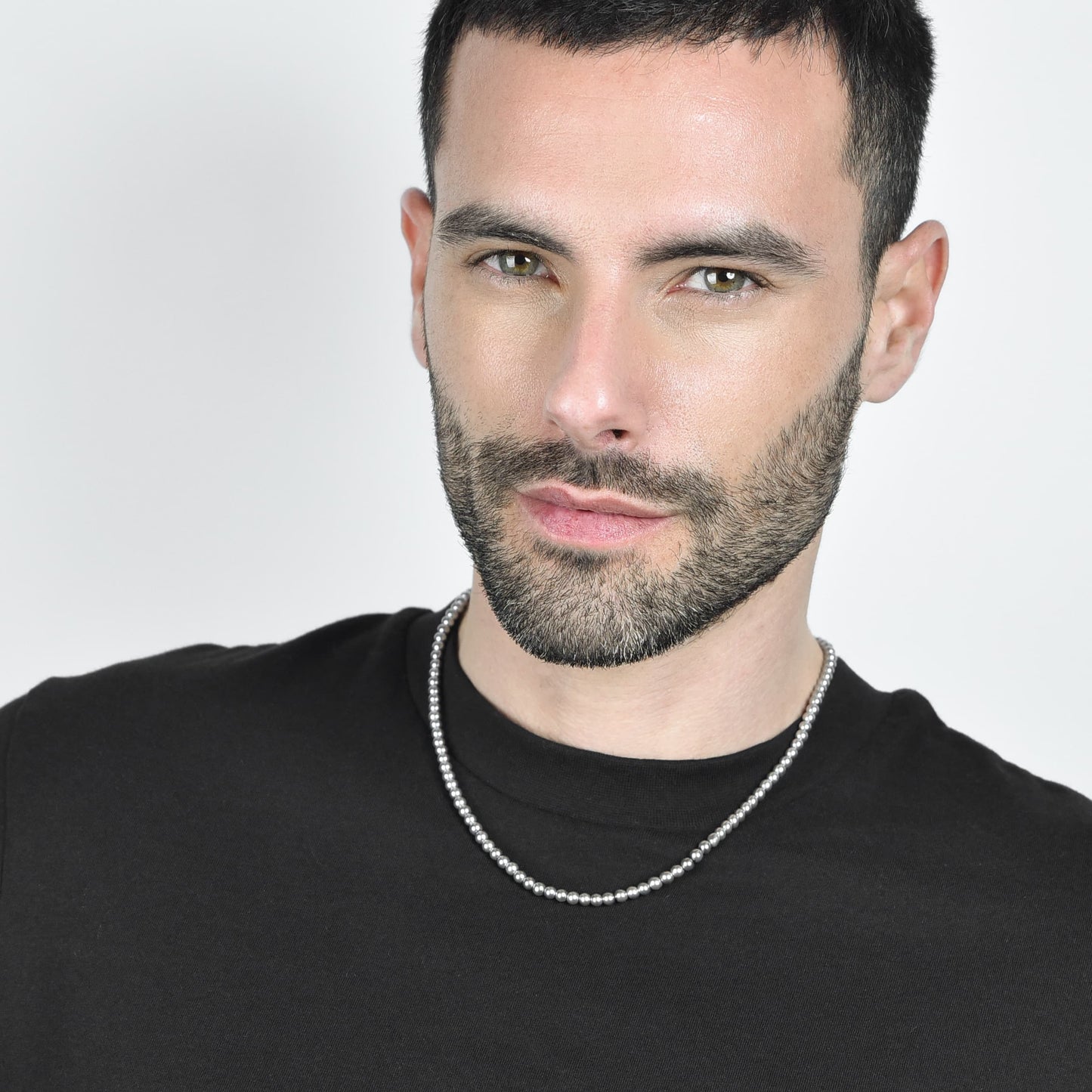 COLLAR DE HOMBRE DE ACERO CON PERLAS GRISES