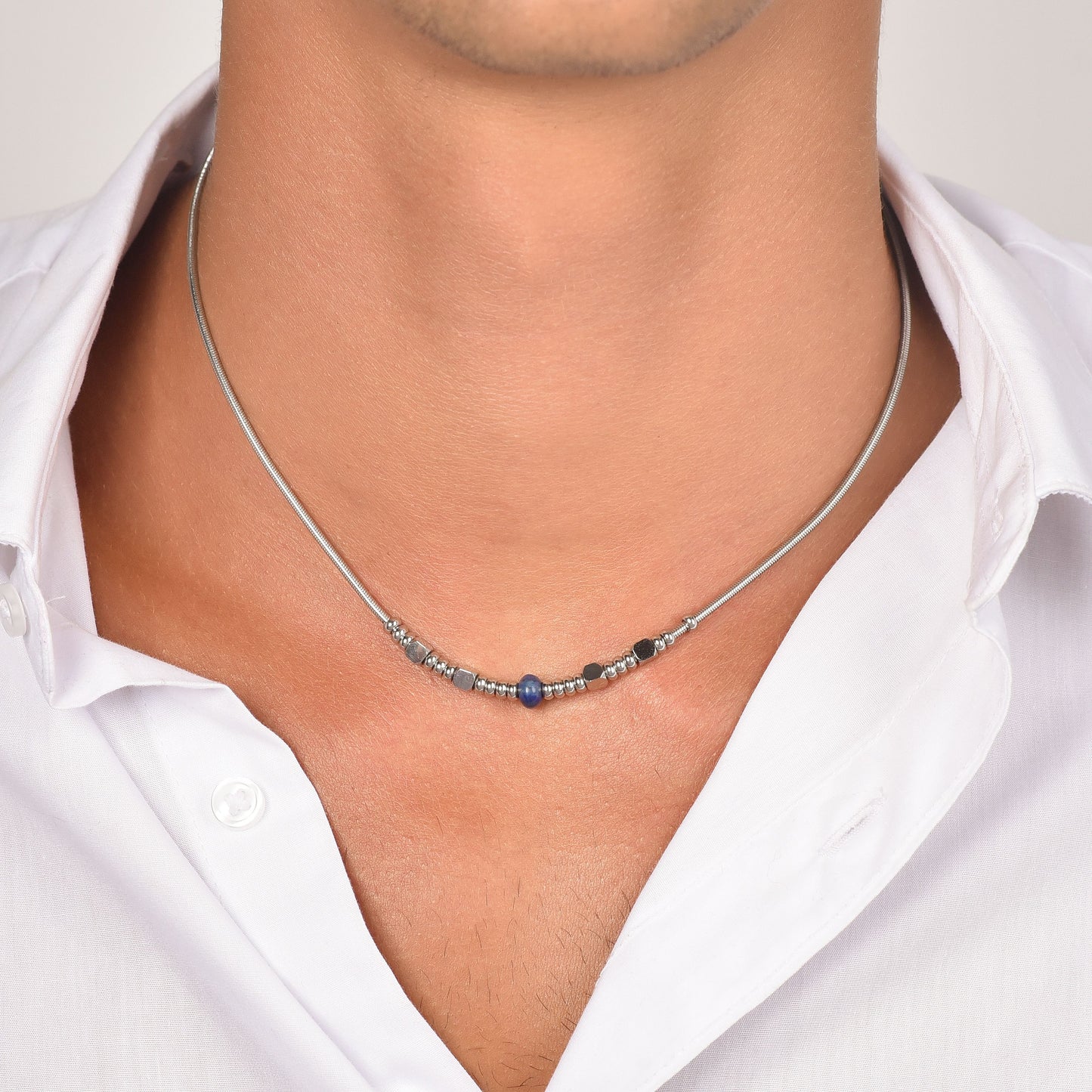 COLLAR DE HOMBRE DE ACERO CON PIEDRA AZUL