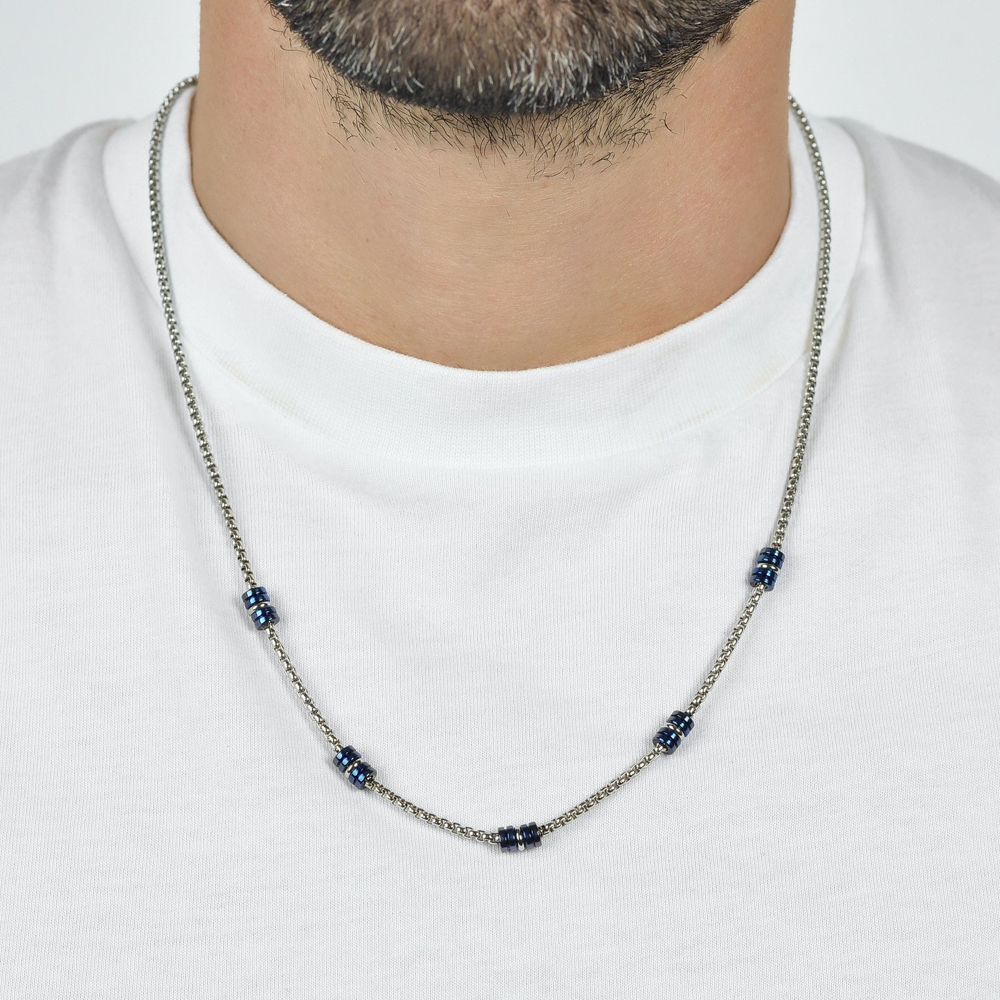 COLLAR DE HOMBRE DE ACERO CON ELEMENTOS IP AZUL Y PLATA