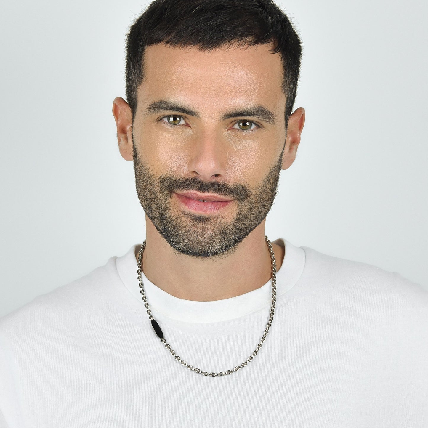 COLLAR DE HOMBRE DE ACERO CON ELEMENTO IP NEGRO