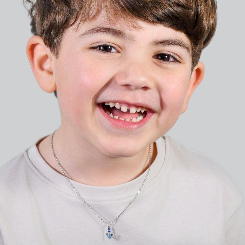 COLLAR DE ACERO PARA BEBÉ CON ANCLA AZUL