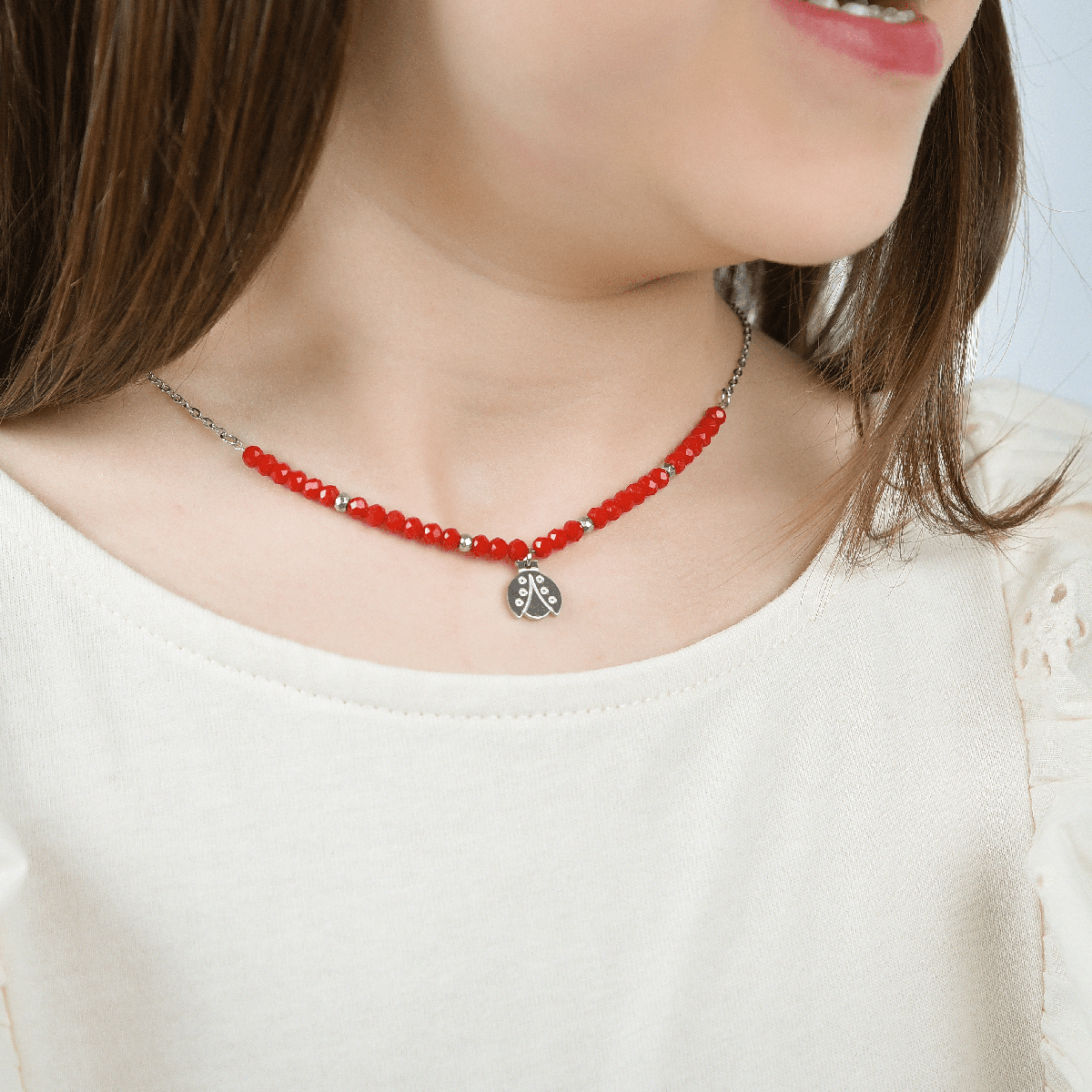 COLLAR DE ACERO PARA NIÑA CON PIEDRAS ROJAS Y MARIQUITA