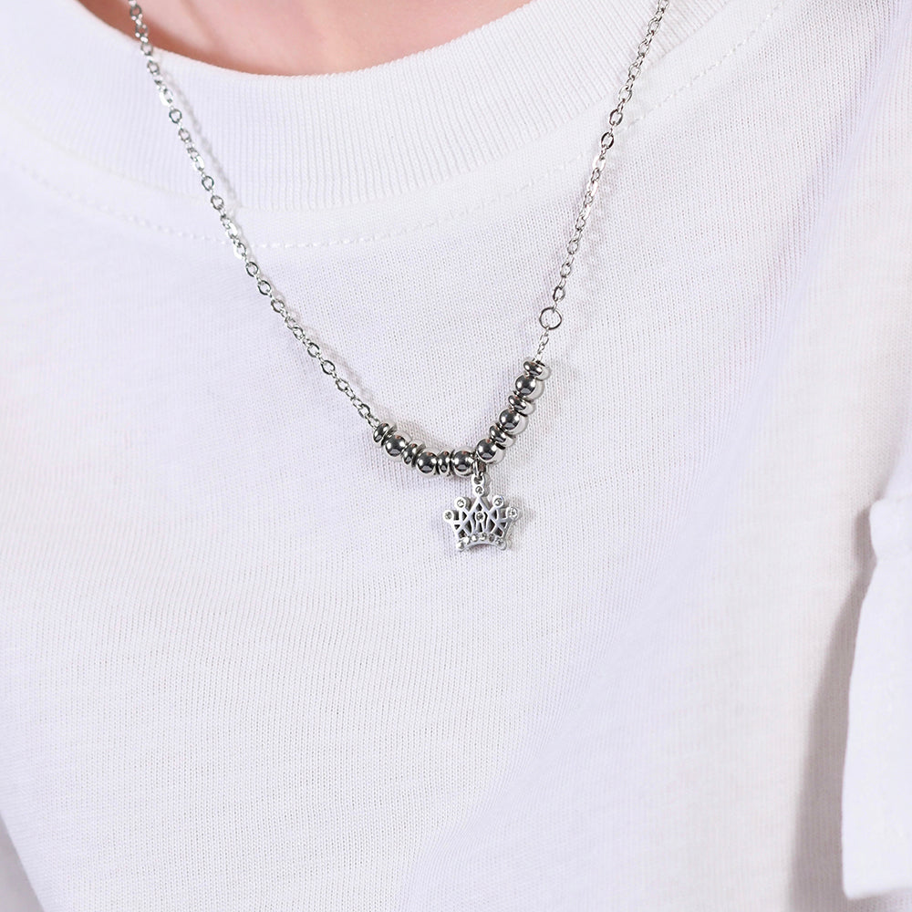 COLLAR DE ACERO DE NIÑA CON CORONA CON CRISTALES BLANCOS
