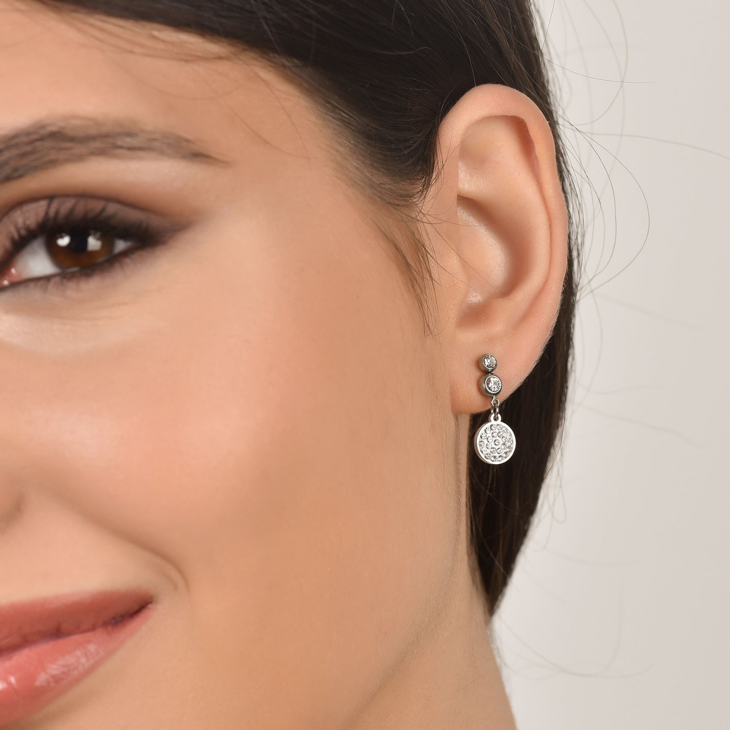 PENDIENTES DE ACERO PARA MUJER CON ELEMENTO DE CRISTAL BLANCO