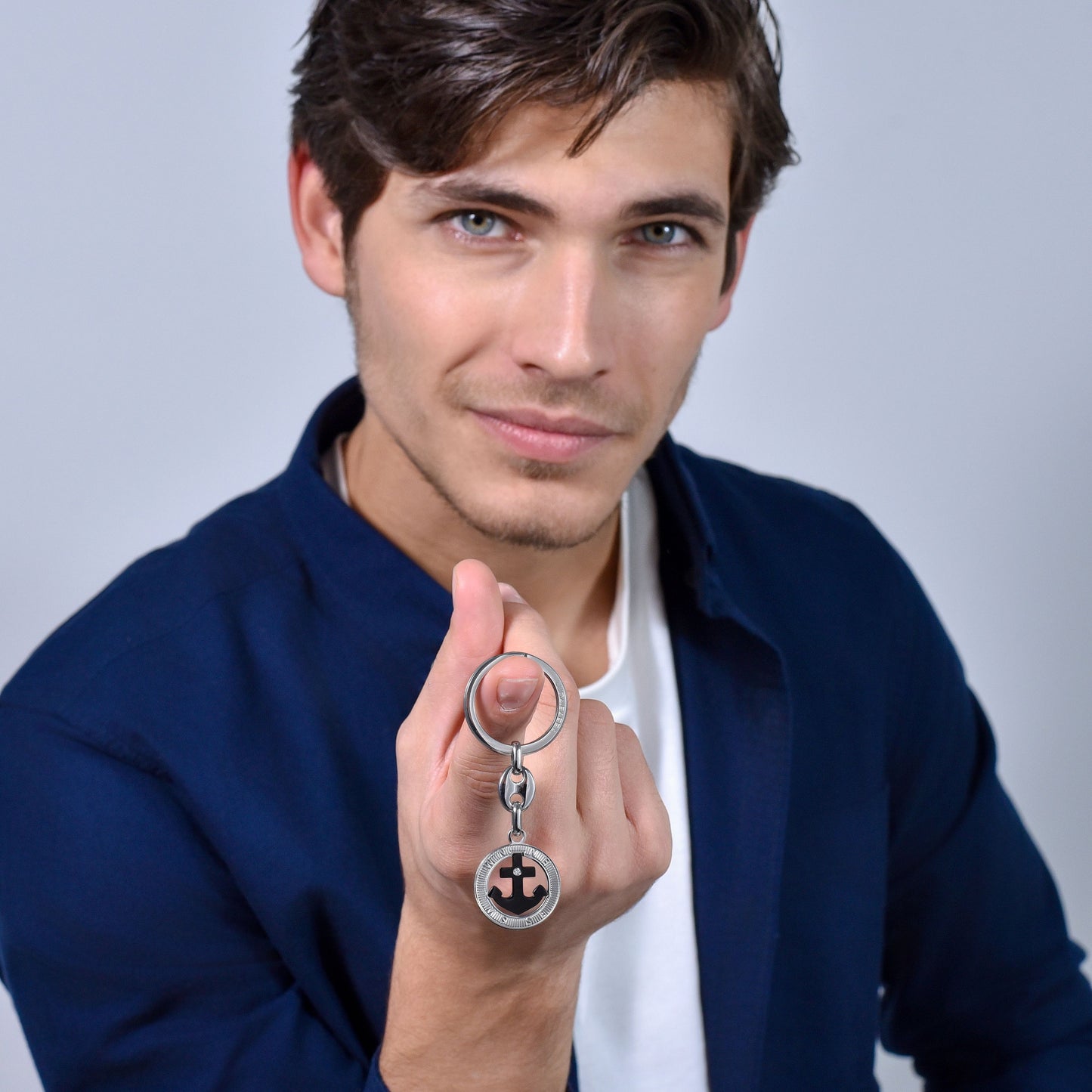 LLAVERO HOMBRE ACERO ANCLA IP NEGRO