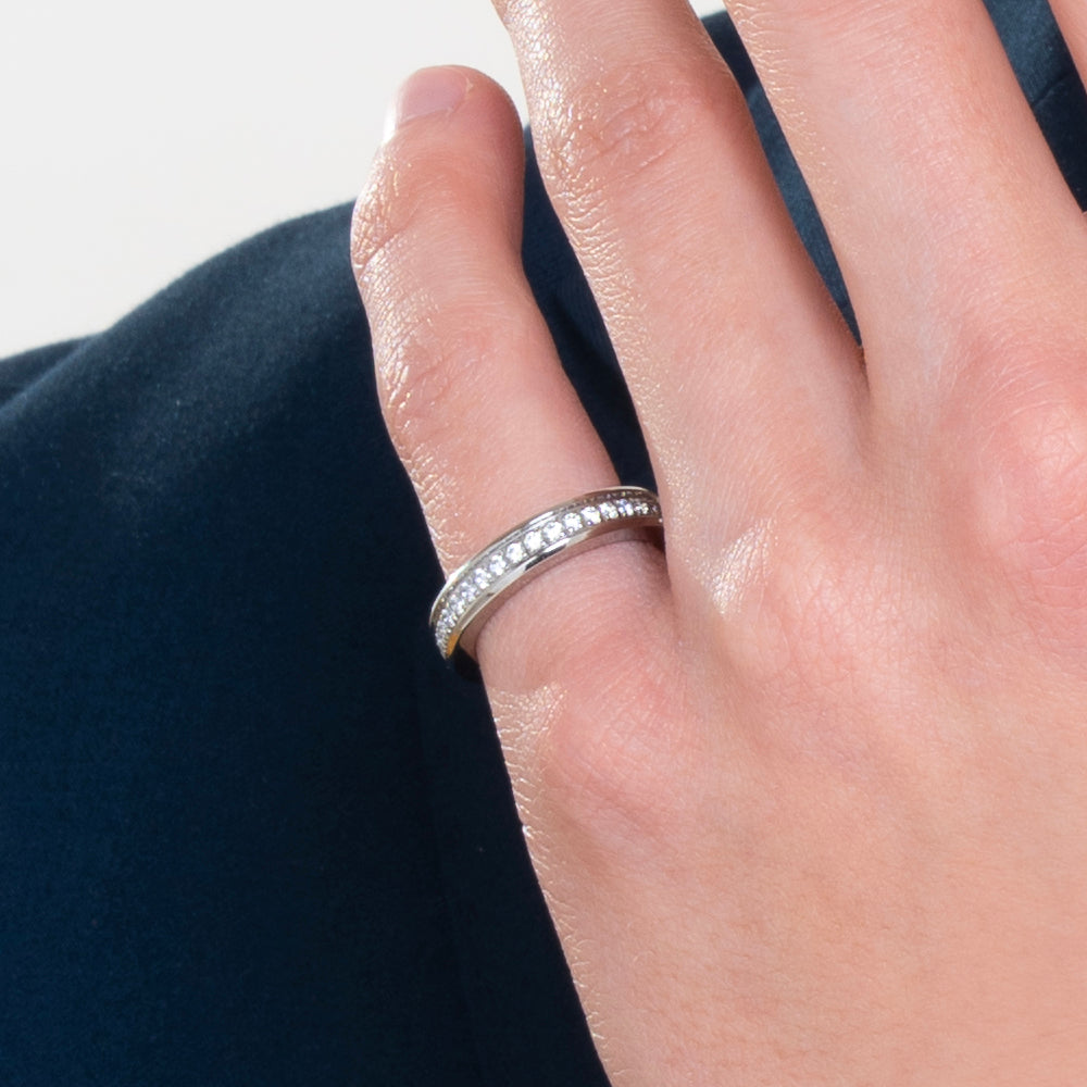 ANILLO DE ACERO PARA HOMBRE Y MUJER CON CRISTALES BLANCOS