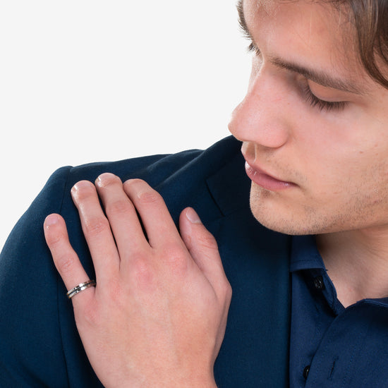 ANILLO DE ACERO PARA HOMBRE Y MUJER CON CRISTALES NEGROS