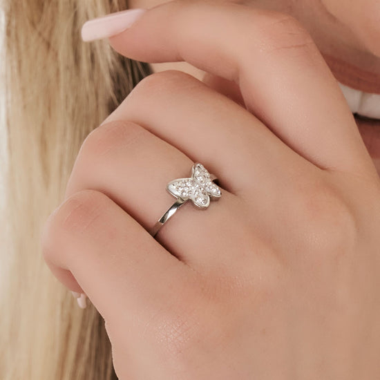 ANILLO DE ACERO PARA MUJER CON MARIPOSA Y CRISTALES BLANCOS TALLA: S