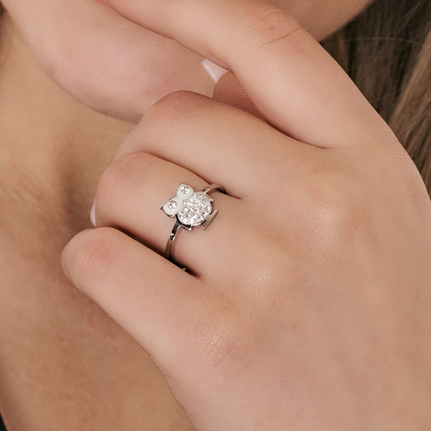 ANILLO DE ACERO PARA MUJER CON BÚHO Y CRISTALES BLANCOS TALLA: M