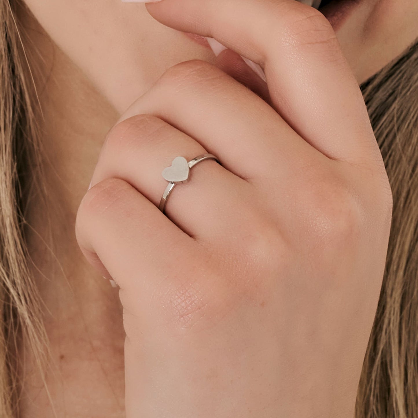 ANILLO DE ACERO PARA MUJER CON CORAZÓN MACIZO