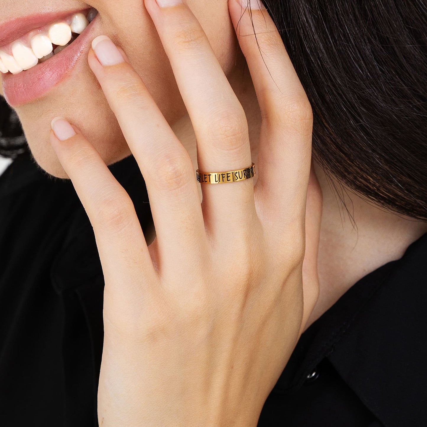 ANILLO DE ACERO DORADO PARA MUJER DEJA QUE LA VIDA TE SORPRENDA