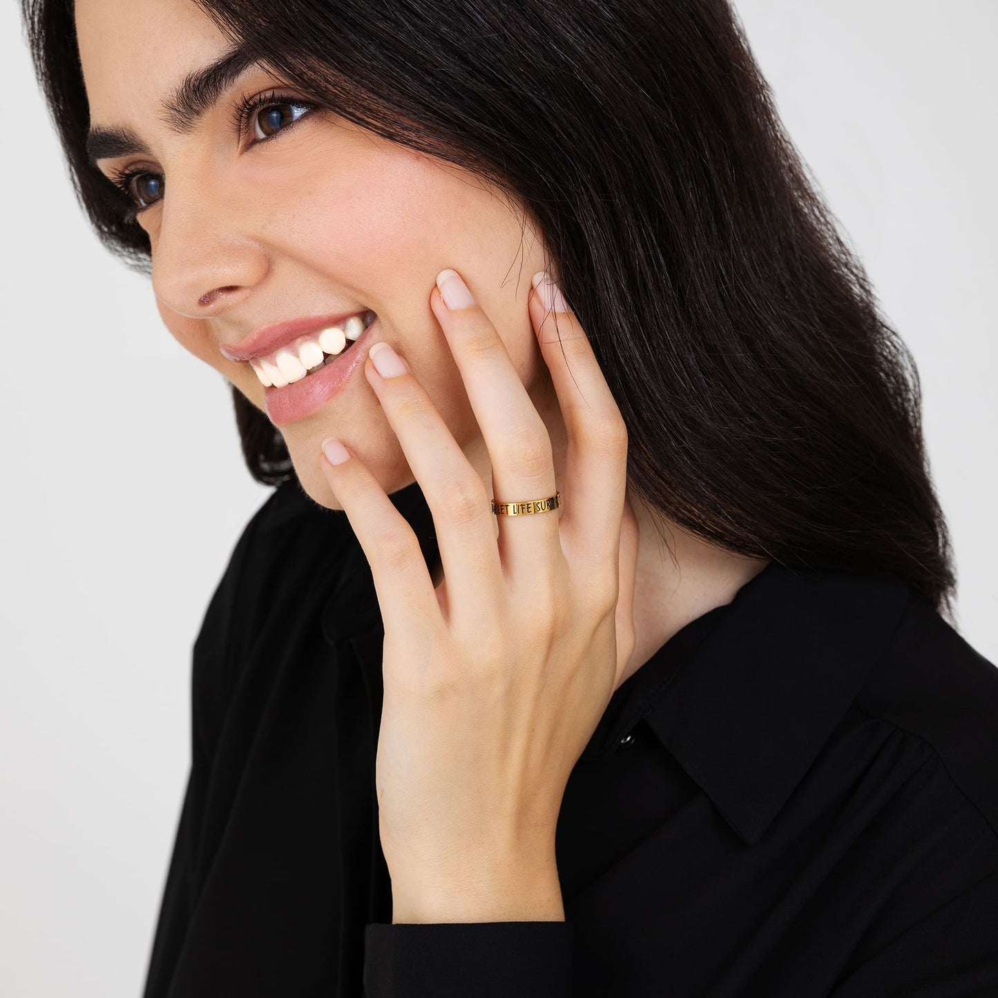 ANILLO DE ACERO DORADO PARA MUJER DEJA QUE LA VIDA TE SORPRENDA