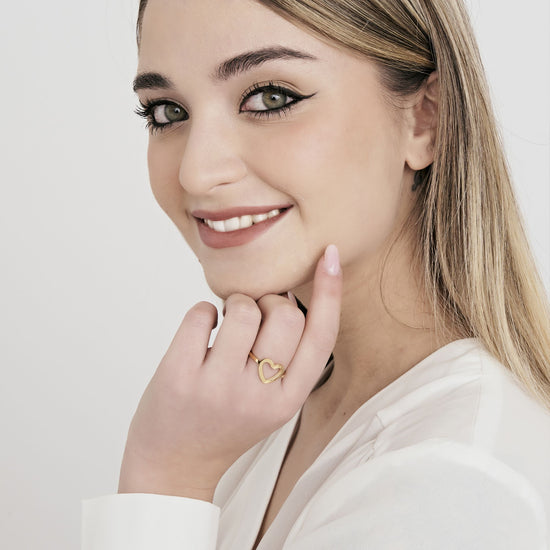 ANILLO DE ACERO IP DE MUJER CON CORAZÓN