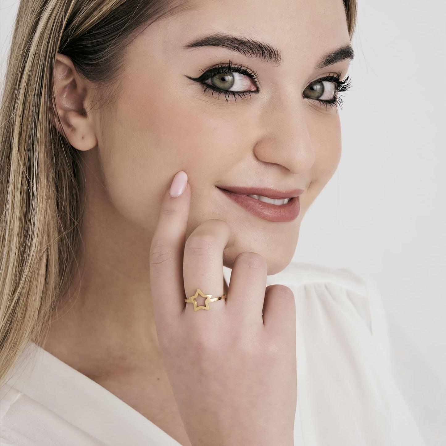ANILLO DE ACERO DE ORO IP PARA MUJER CON ESTRELLA