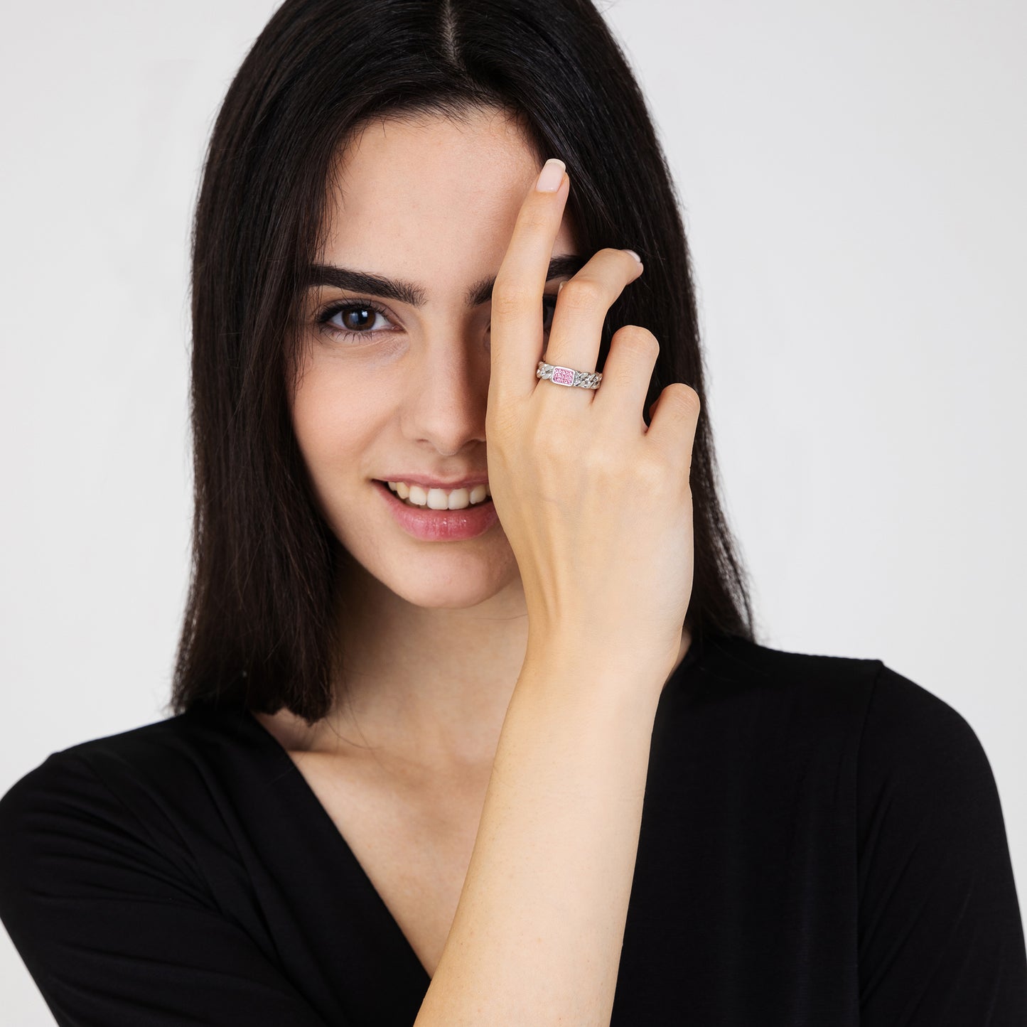 ANILLO DE ACERO PARA MUJER CON CRISTALES FUCSIA