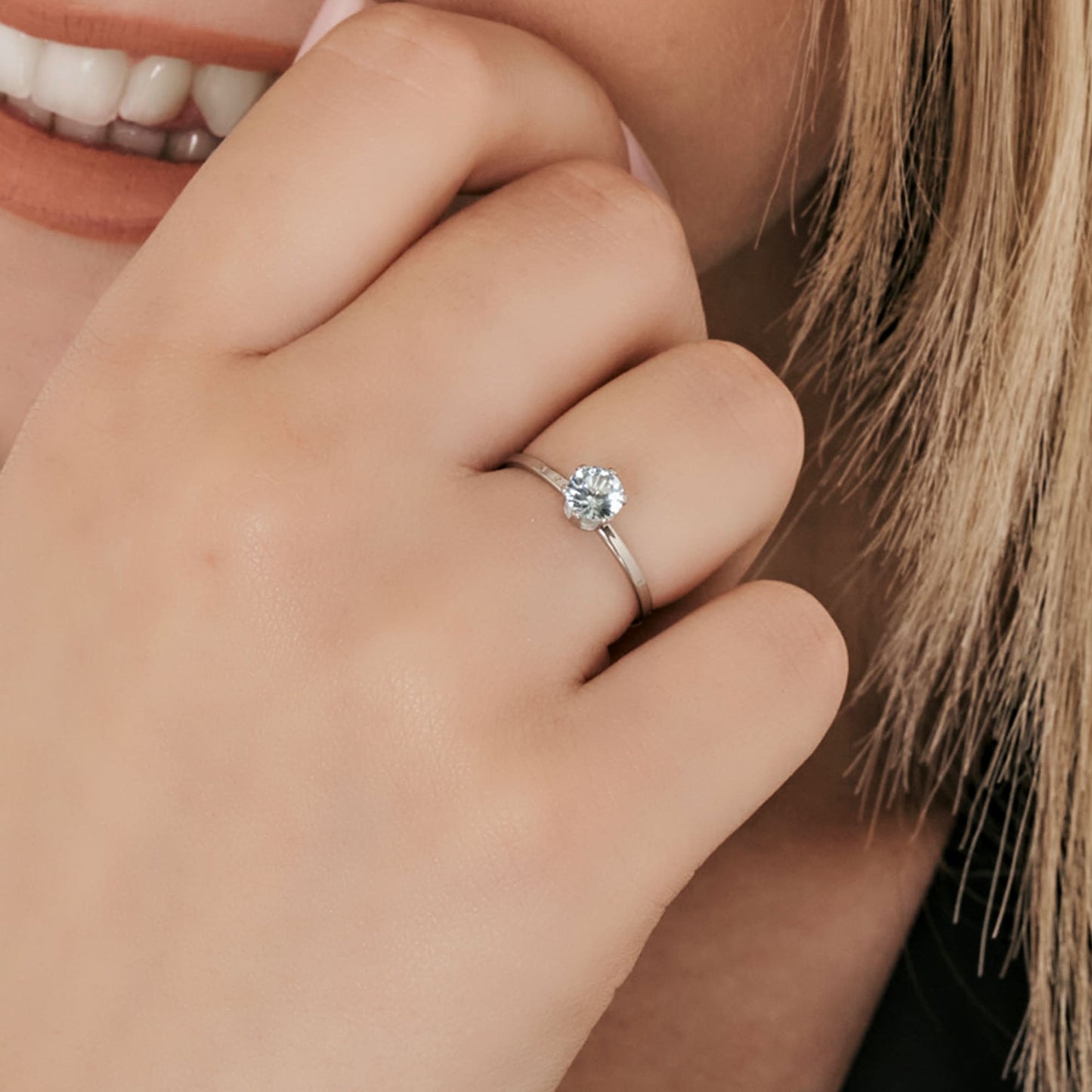 ANILLO SOLITARIO DE ACERO PARA MUJER CON CRISTAL AZUL