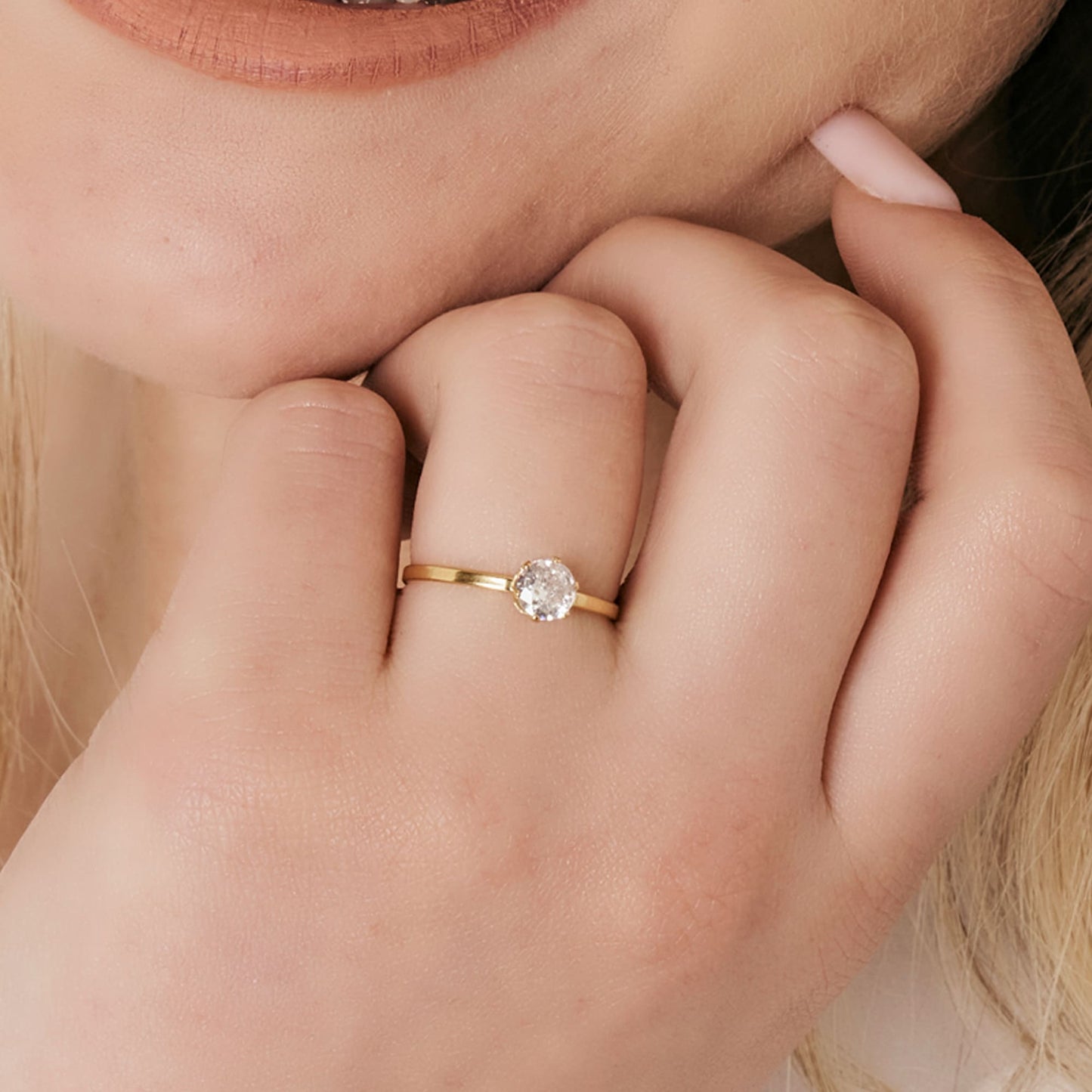ANILLO SOLITARIO DE ACERO PARA MUJER CON CRISTAL BLANCO
